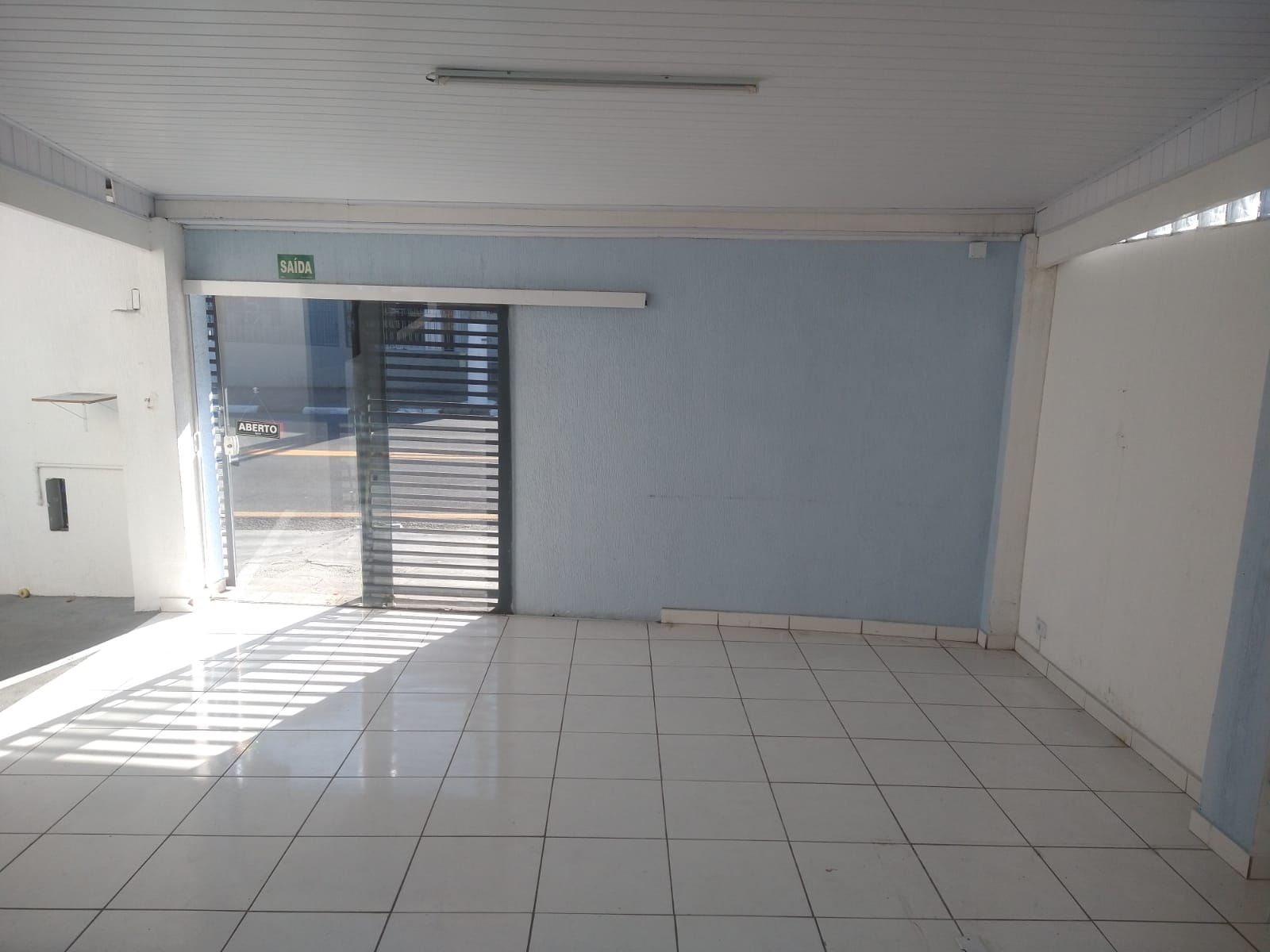 Salão comercial localizado no centro da cidade de Arujá-SP