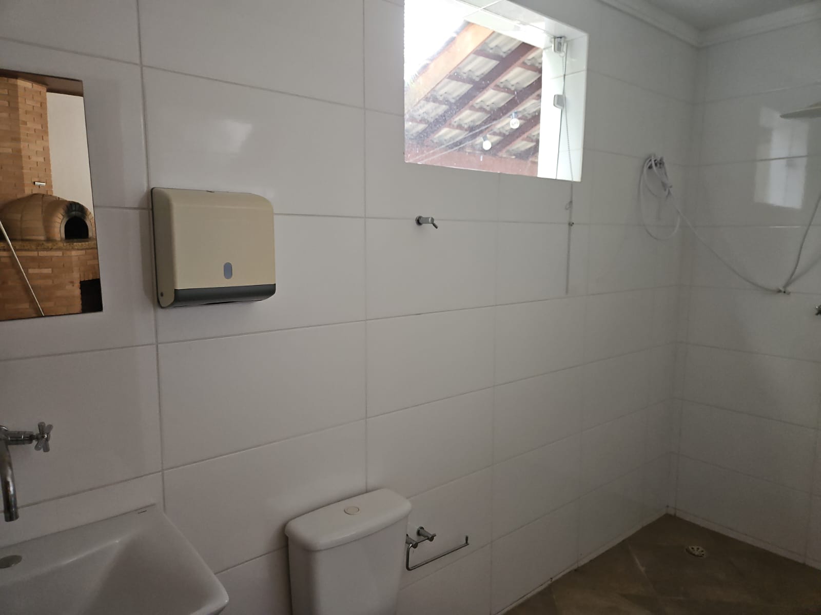 Salão comercial localizado no bairro Fontes em Arujá-SP !