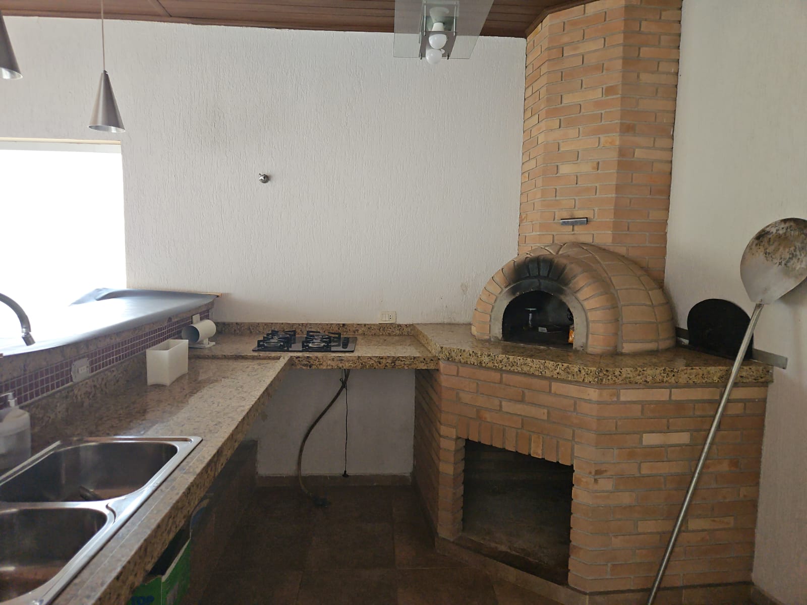 Salão comercial localizado no bairro Fontes em Arujá-SP !
