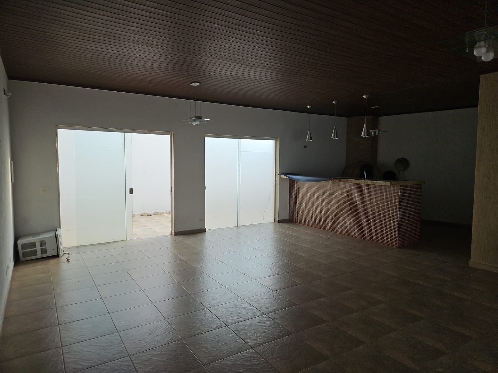 Salão comercial localizado no bairro Fontes em Arujá-SP !