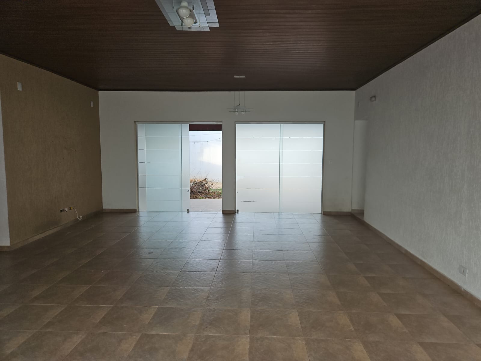 Salão comercial localizado no bairro Fontes em Arujá-SP !