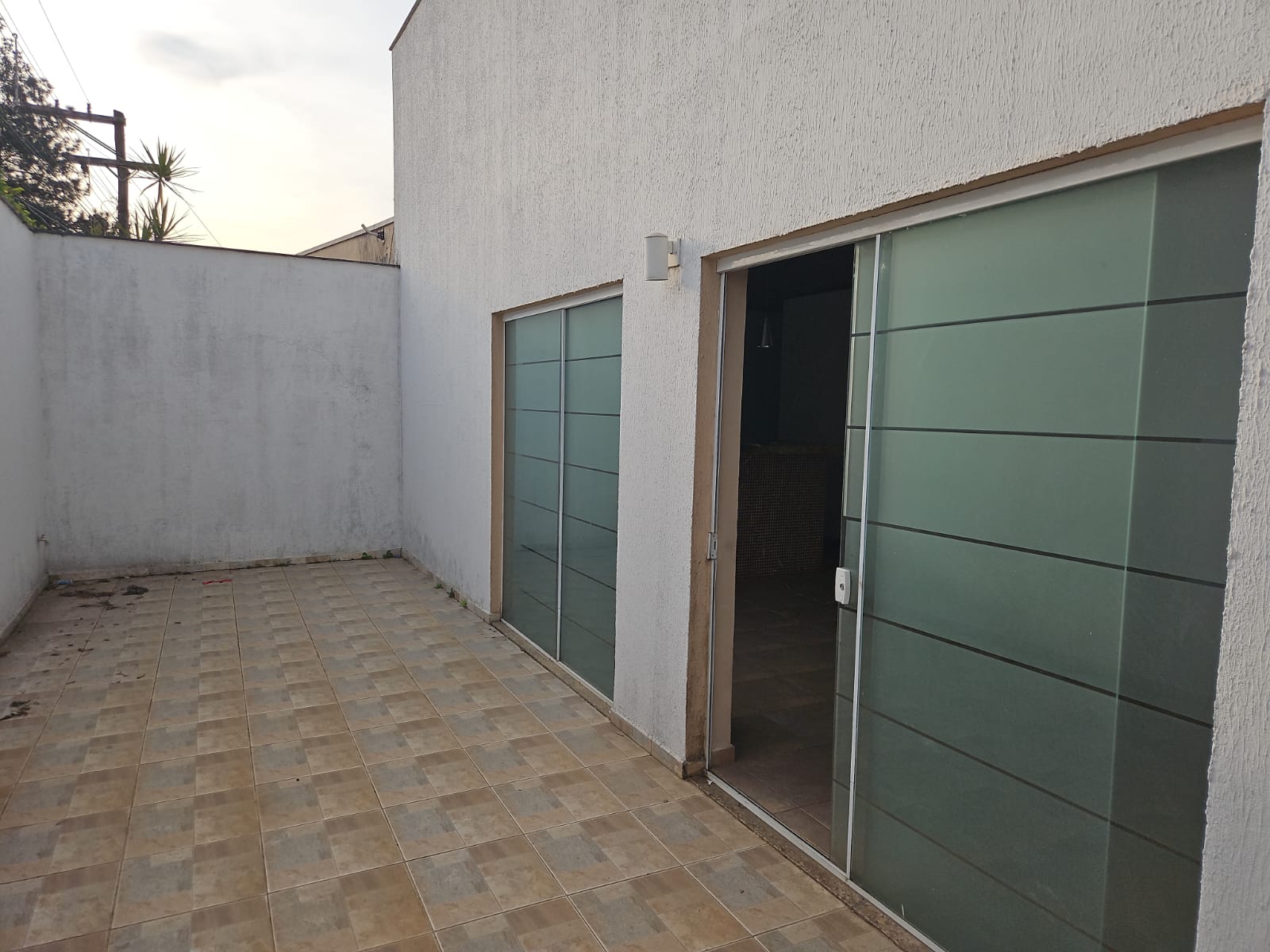 Salão comercial localizado no bairro Fontes em Arujá-SP !