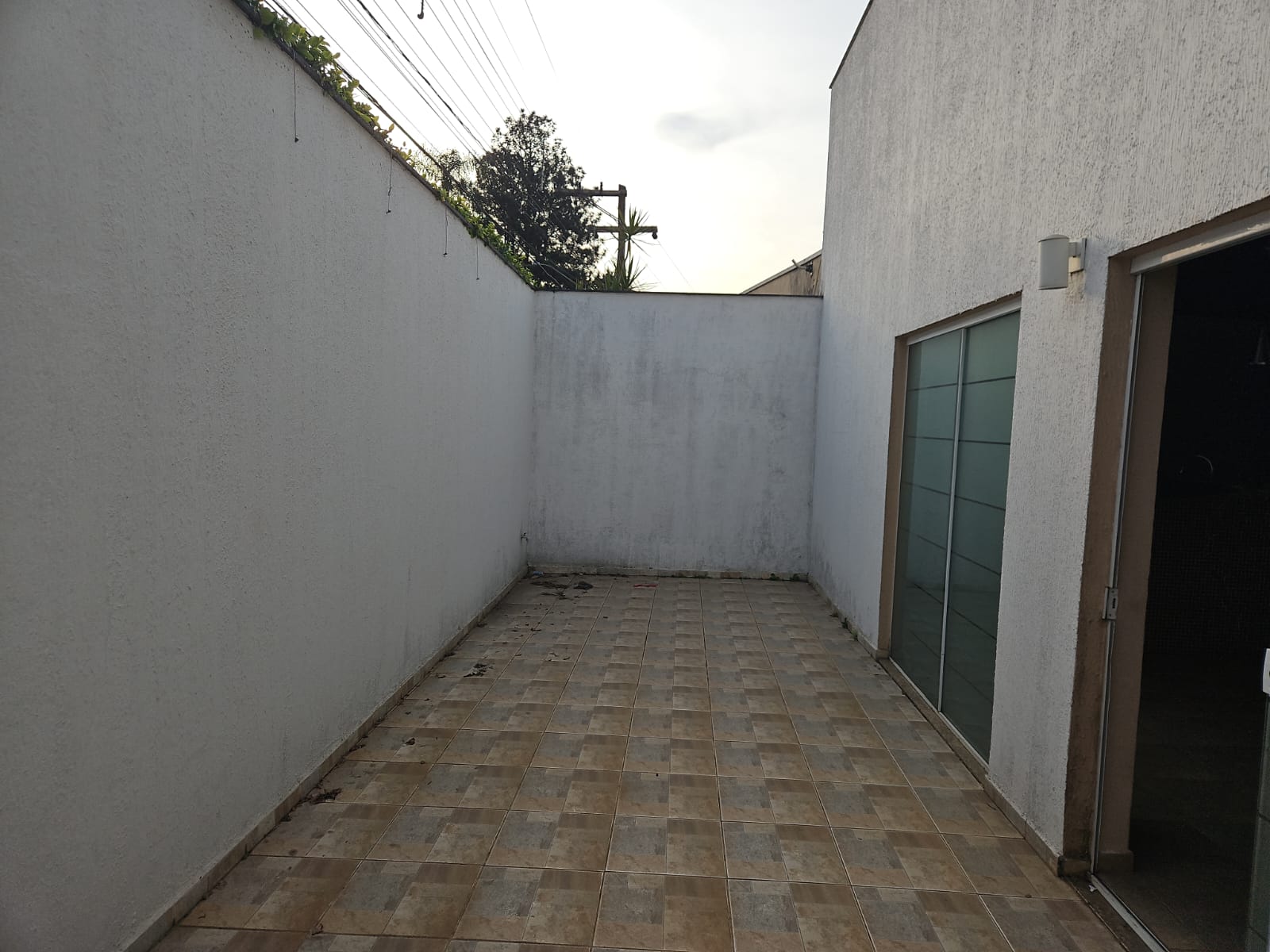 Salão comercial localizado no bairro Fontes em Arujá-SP !
