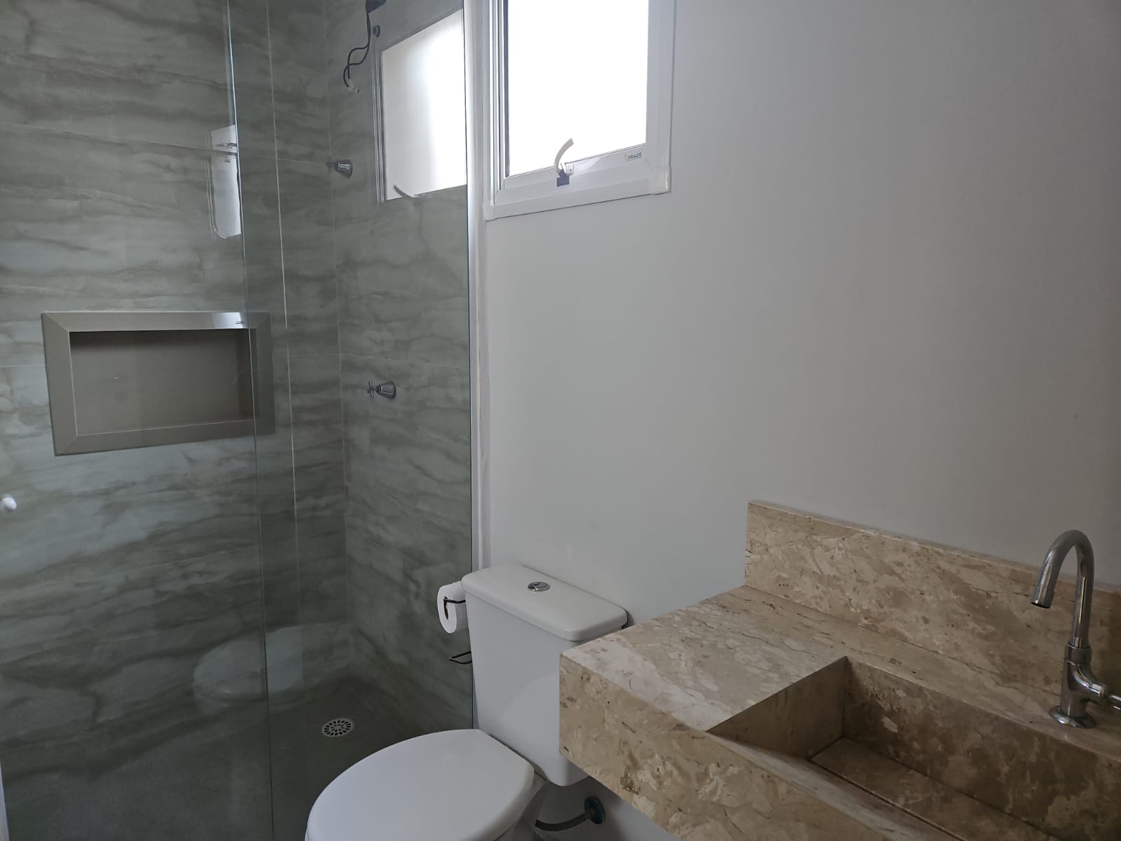 Casa a venda com 2 quartos, localizada no condomínio Vila do Ipes em Arujá-SP! 