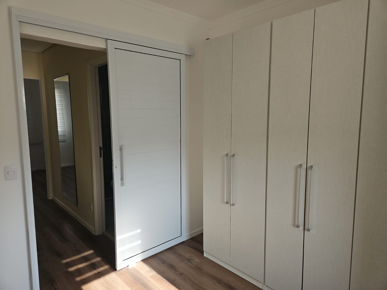 Casa a venda com 2 quartos, localizada no condomínio Vila do Ipes em Arujá-SP! 