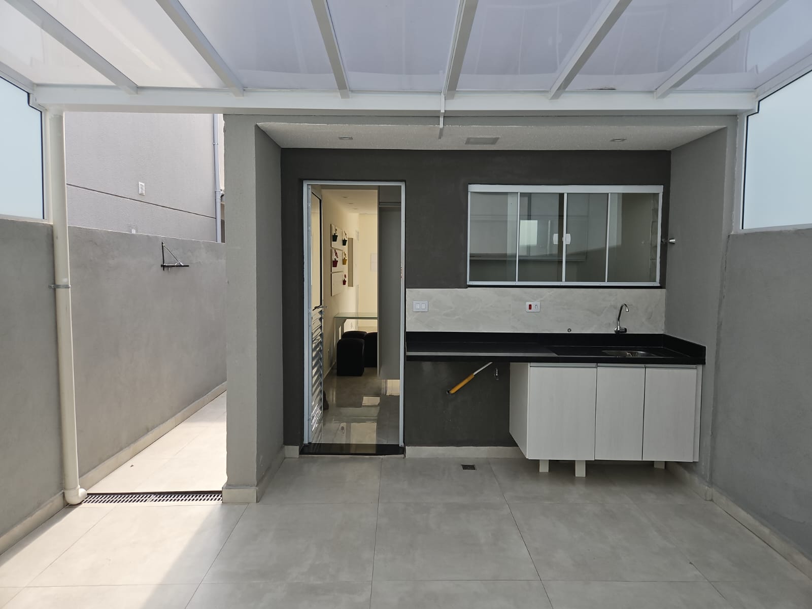 Casa a venda com 2 quartos, localizada no condomínio Vila do Ipes em Arujá-SP! 