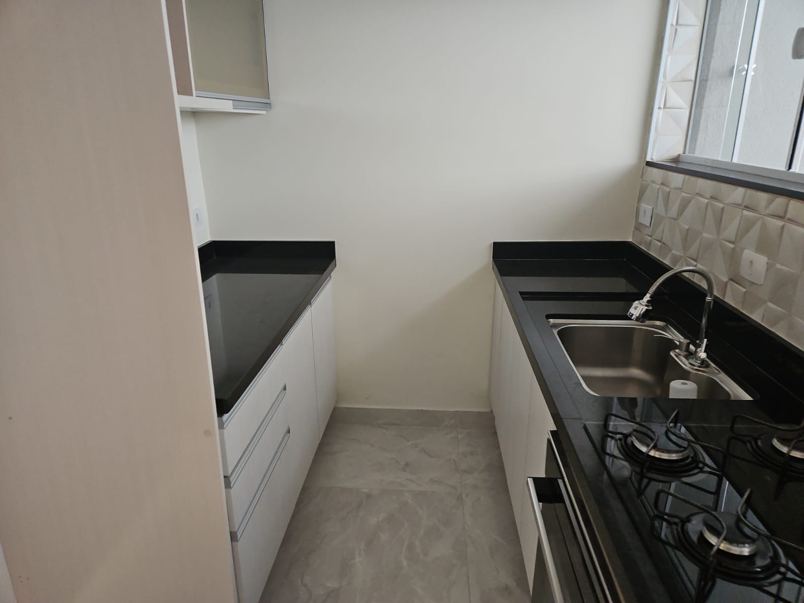 Casa a venda com 2 quartos, localizada no condomínio Vila do Ipes em Arujá-SP! 