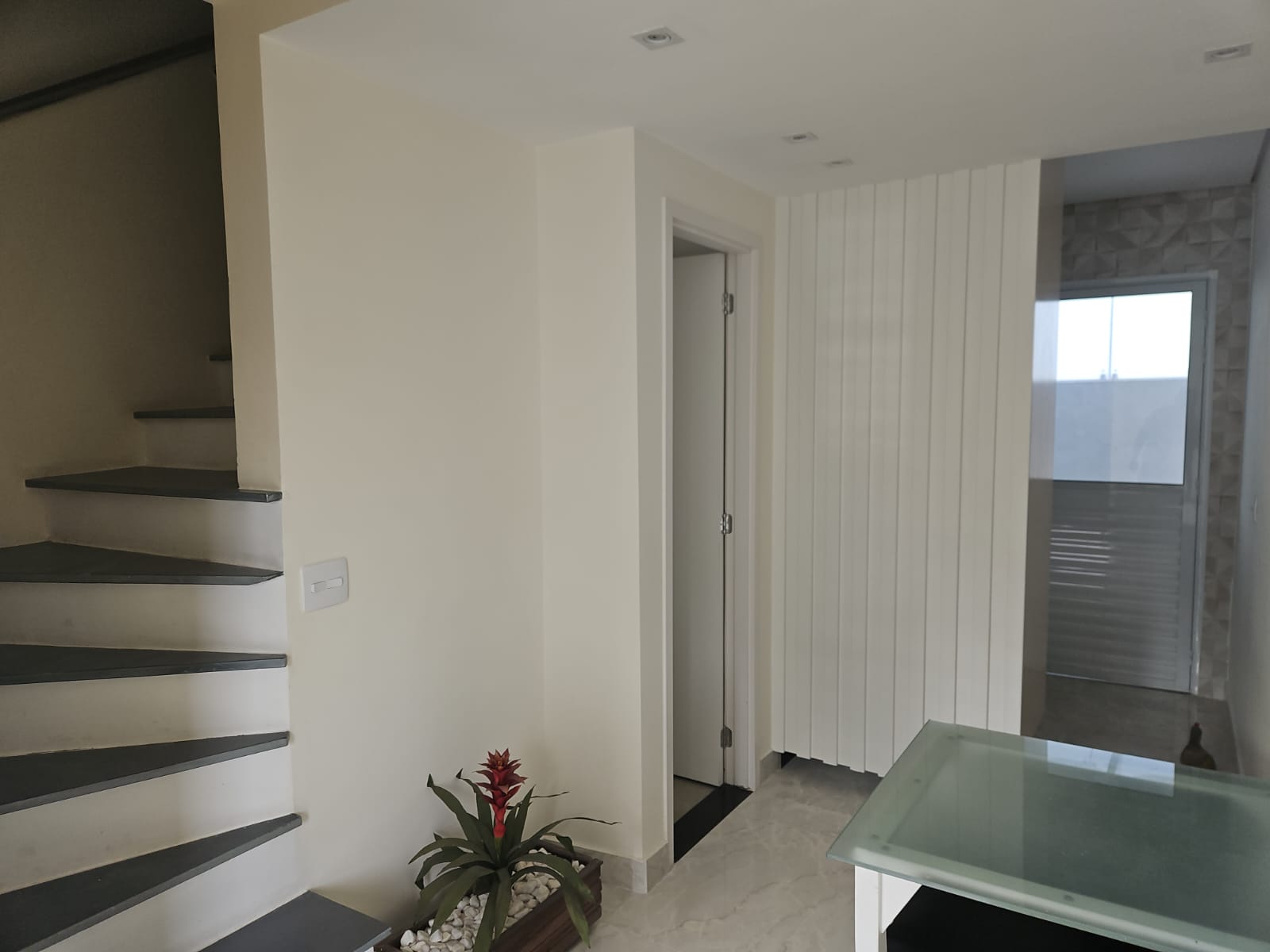 Casa a venda com 2 quartos, localizada no condomínio Vila do Ipes em Arujá-SP! 