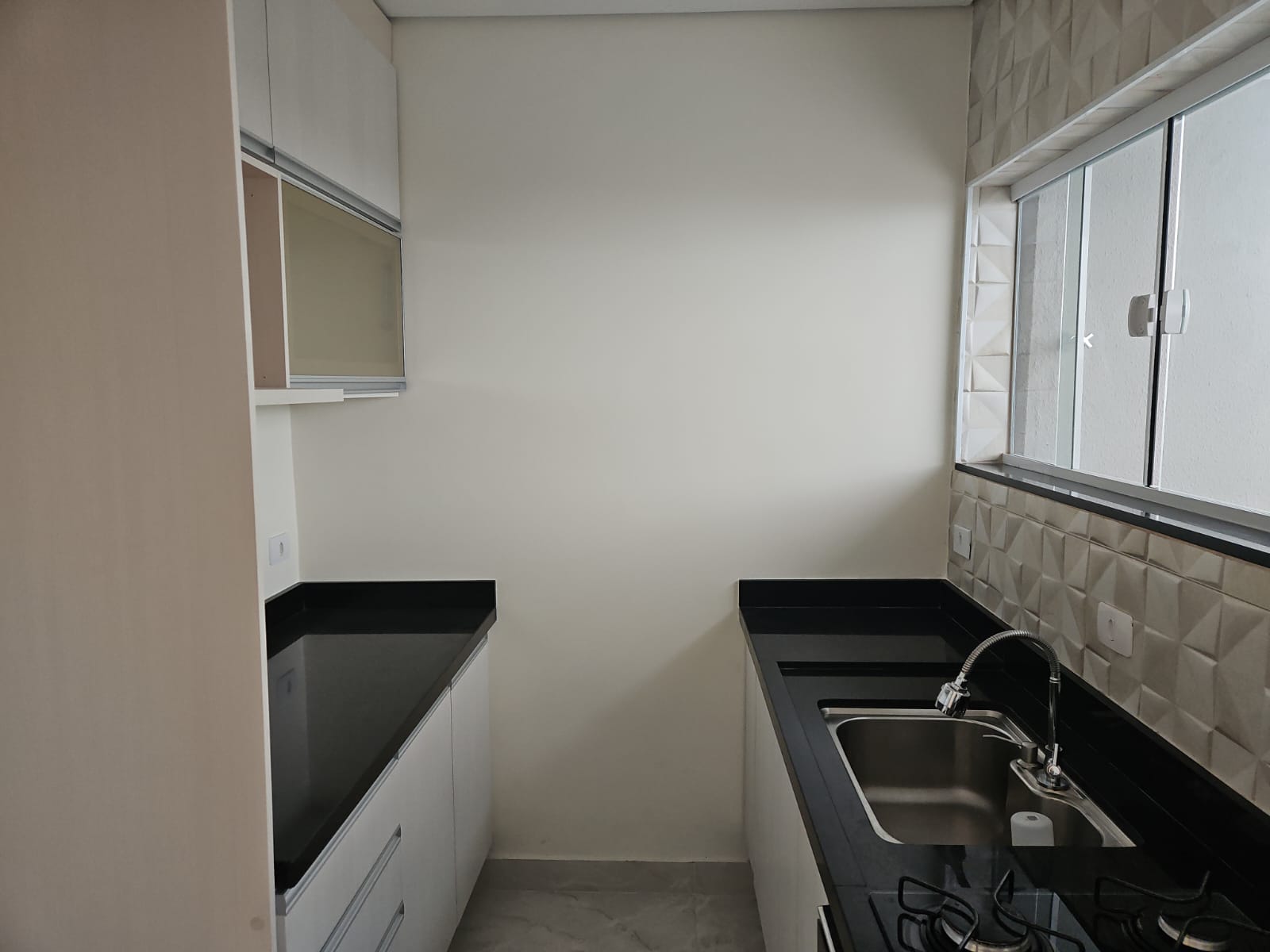 Casa a venda com 2 quartos, localizada no condomínio Vila do Ipes em Arujá-SP! 
