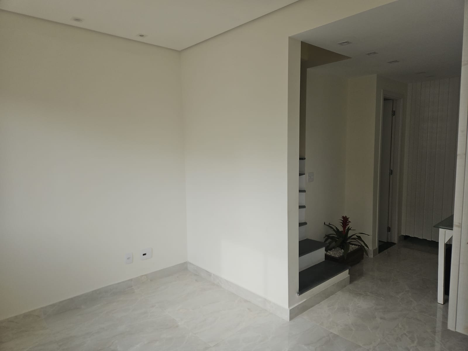 Casa a venda com 2 quartos, localizada no condomínio Vila do Ipes em Arujá-SP! 