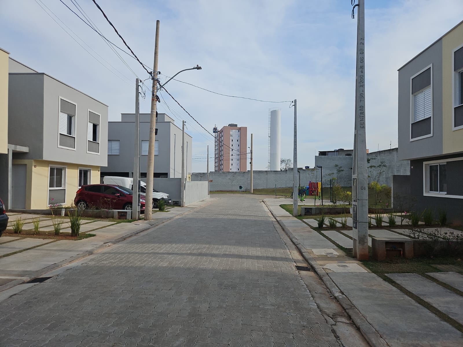 Casa a venda com 2 quartos, localizada no condomínio Vila do Ipes em Arujá-SP! 