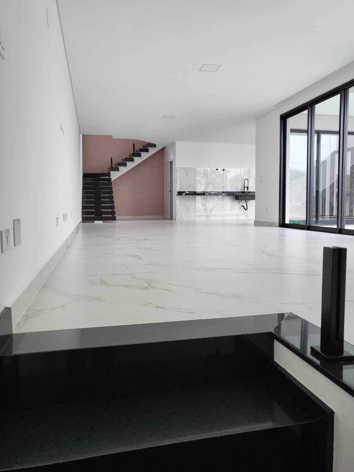 Casa a venda ou locação localizada no Condomínio Arujá Hills III em Arujá - SP!