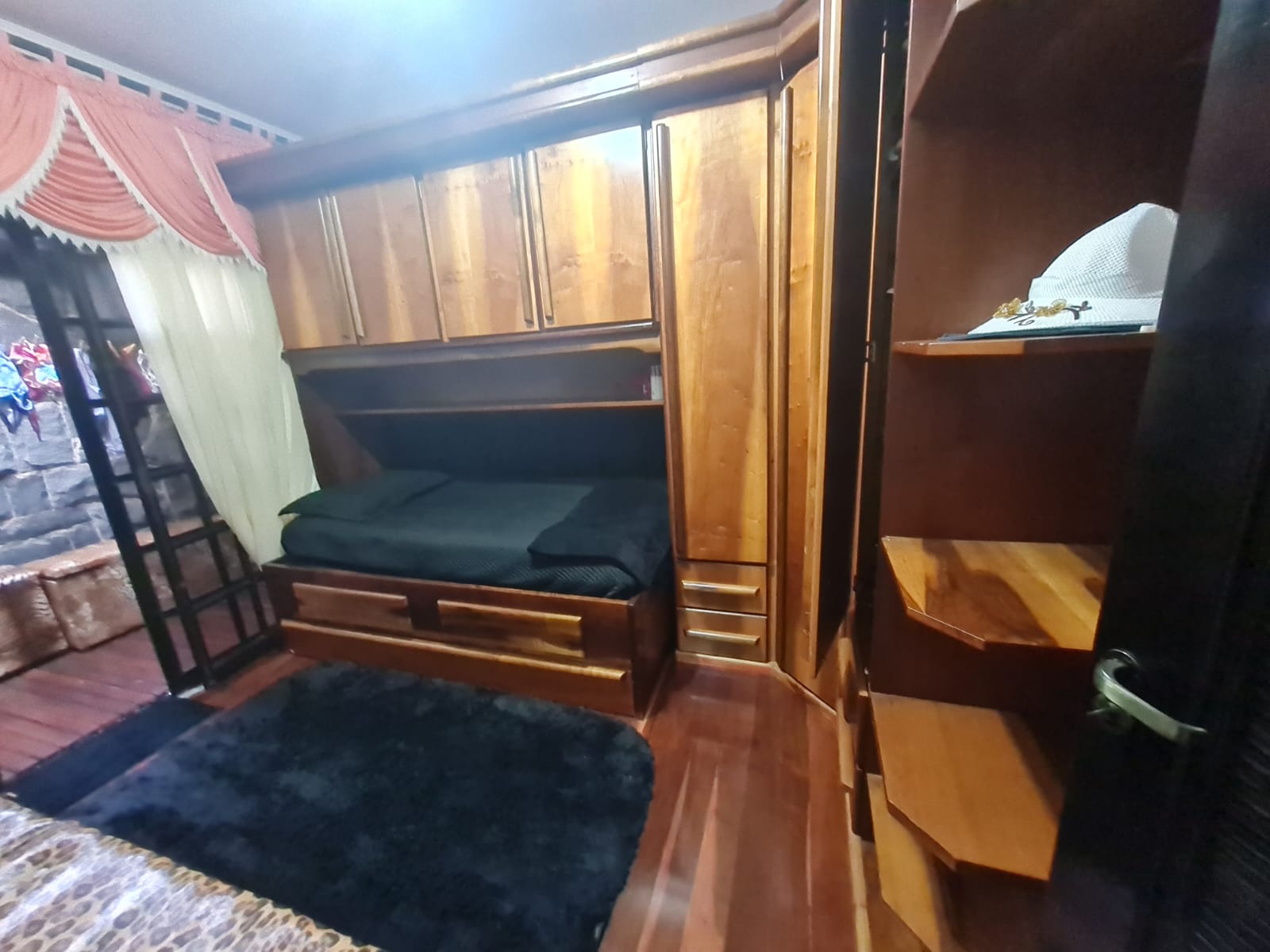 Casa com 3 quartos e 3 banheiros a venda, 250m2 - Centro residencial - Arujá-SP