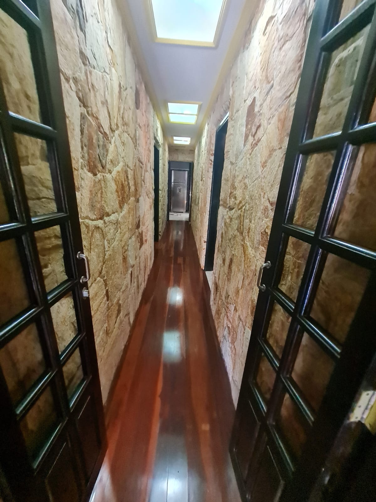Casa com 3 quartos e 3 banheiros a venda, 250m2 - Centro residencial - Arujá-SP
