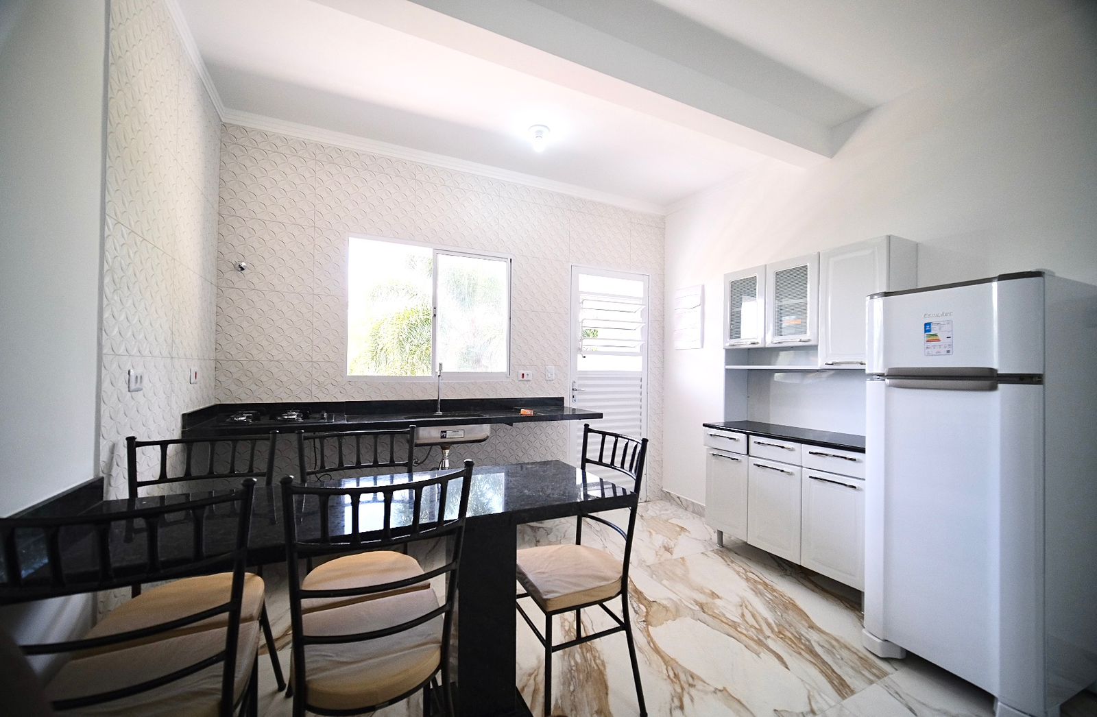 Studio mobiliado com 1 quarto e 1 banheiro para locação, 44m2 - Mirante - Arujá-SP