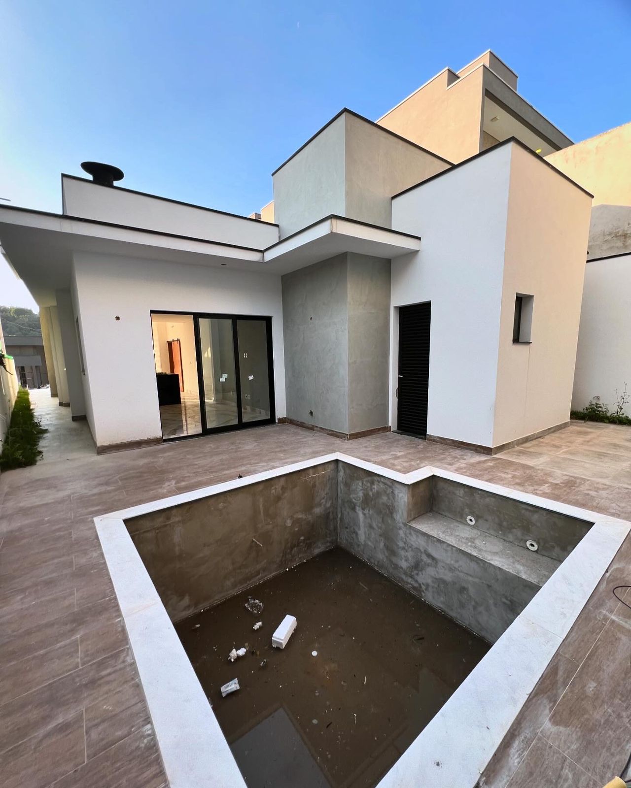 Casa com 3 quartos e 4 banheiros