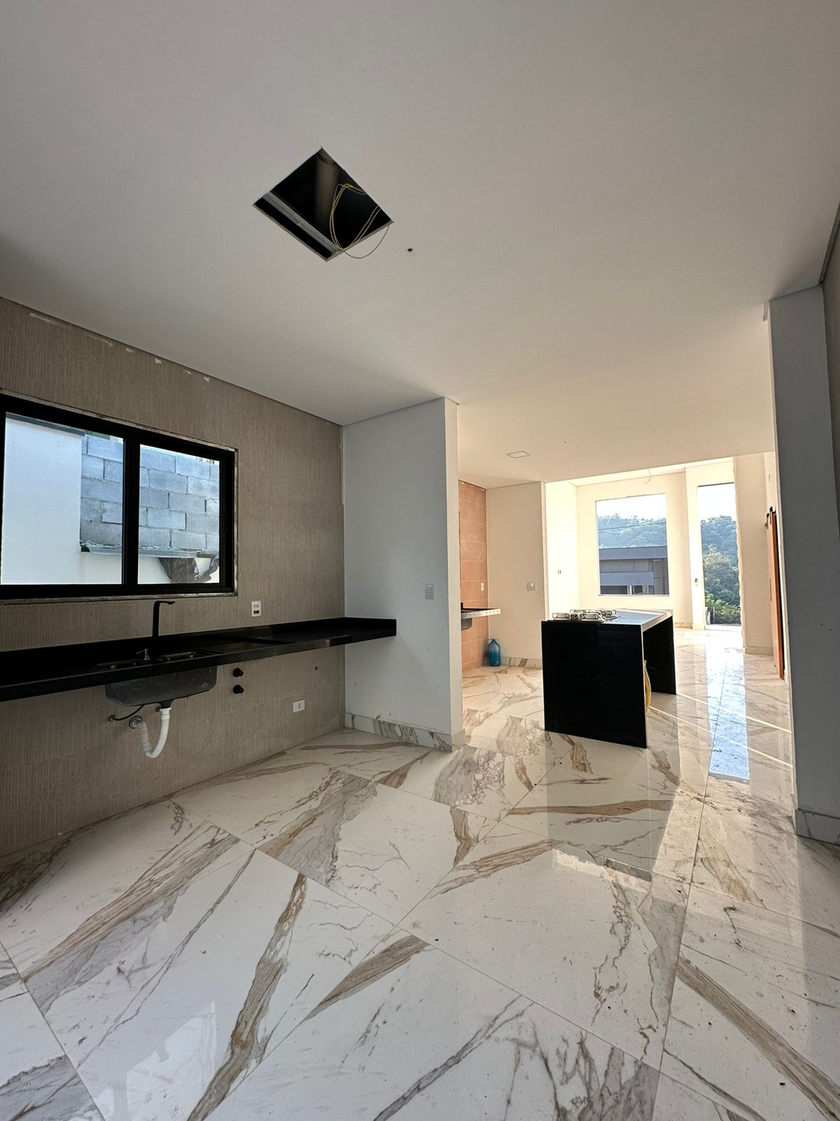 Casa com 3 quartos e 4 banheiros