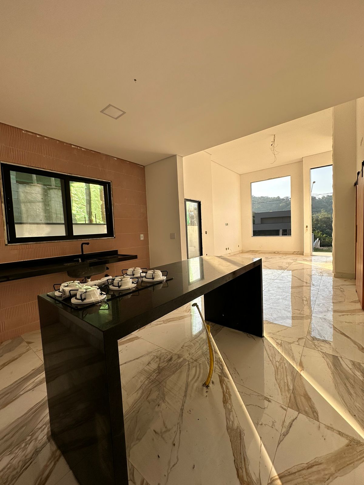Casa com 3 quartos e 4 banheiros