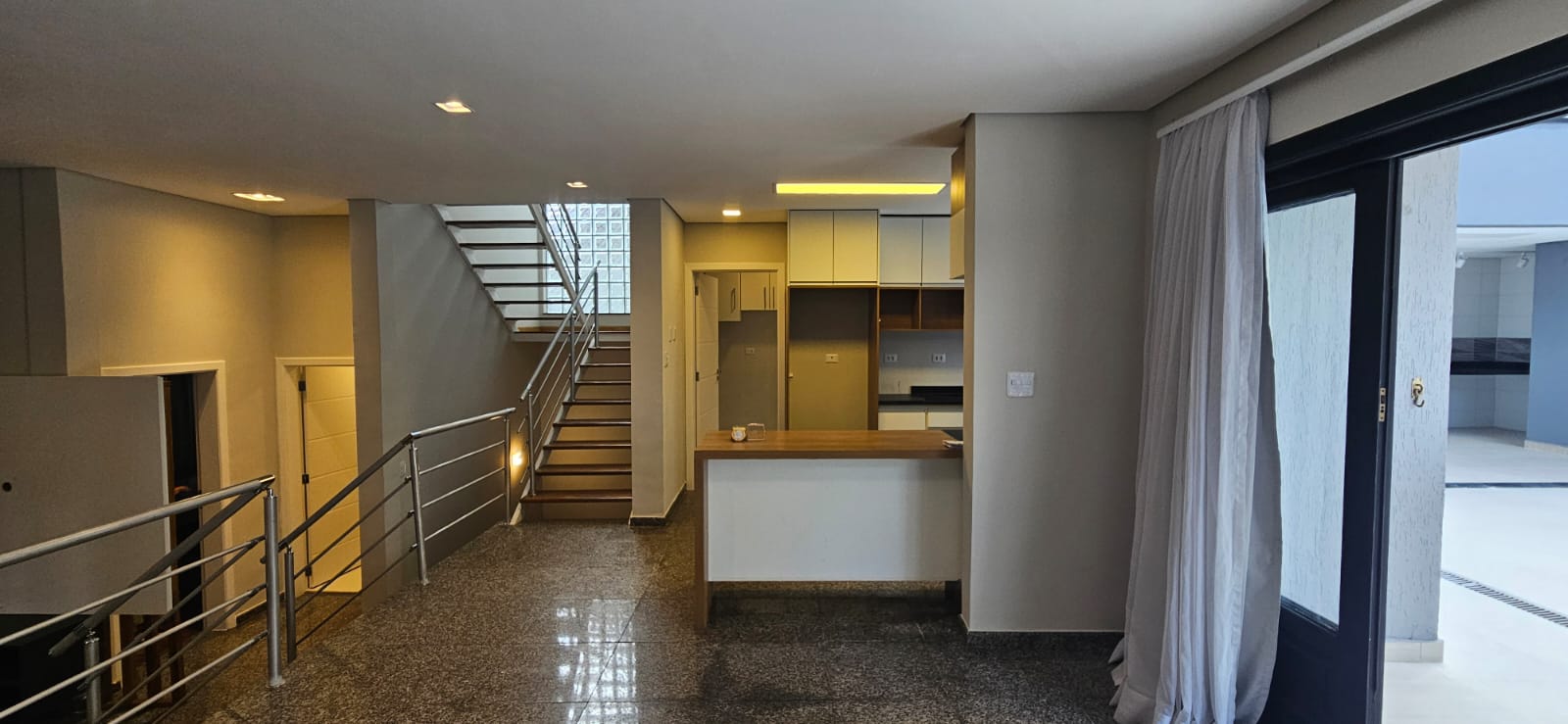 Casa em Condomínio para Locação no condomínio Arujá 5 - 3 quartos, 4 Vagas