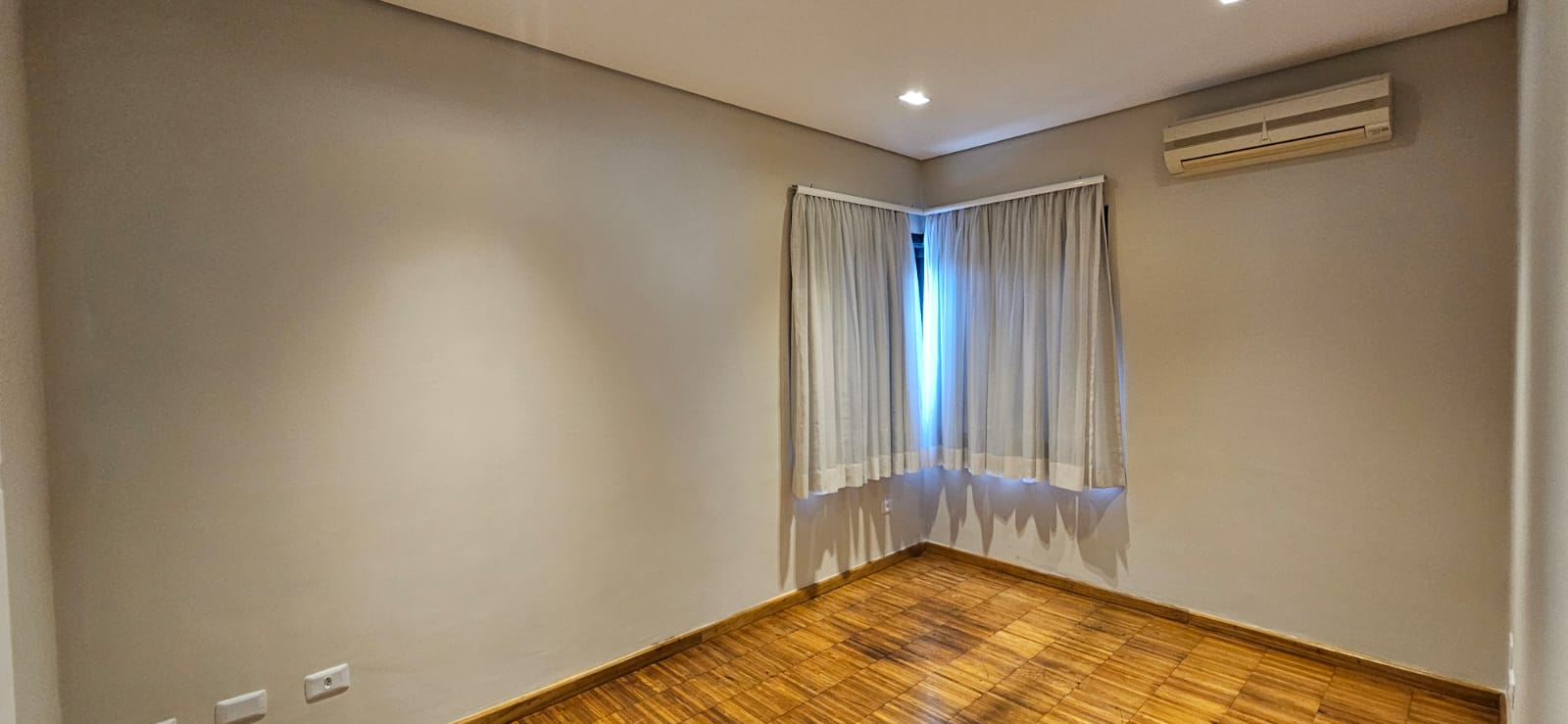 Casa em Condomínio para Locação no condomínio Arujá 5 - 3 quartos, 4 Vagas