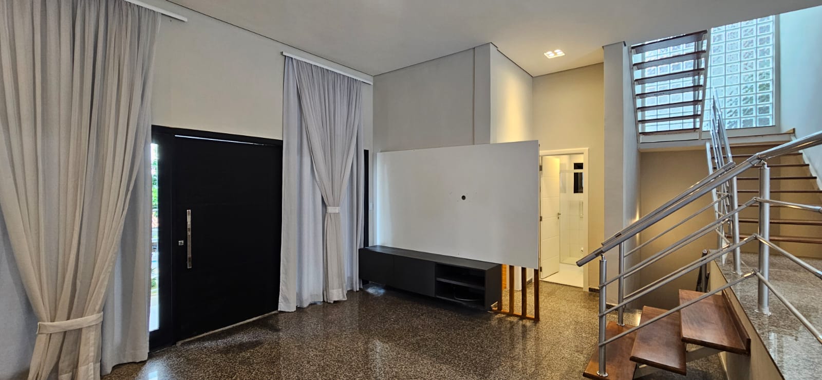 Casa em Condomínio para Locação no condomínio Arujá 5 - 3 quartos, 4 Vagas
