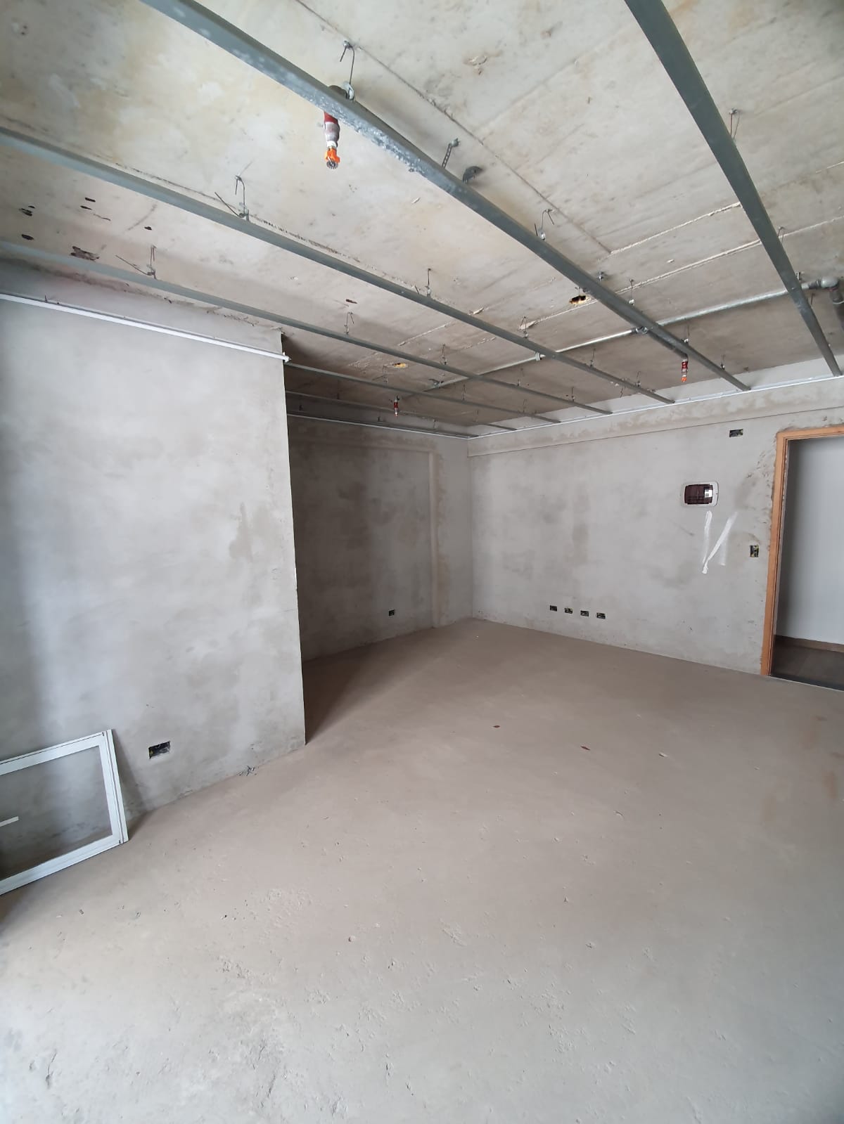 Sala comercial com 1 sala e 1 banheiro, 39m2 a venda ou locação, Jordanopolis - Arujá-SP
