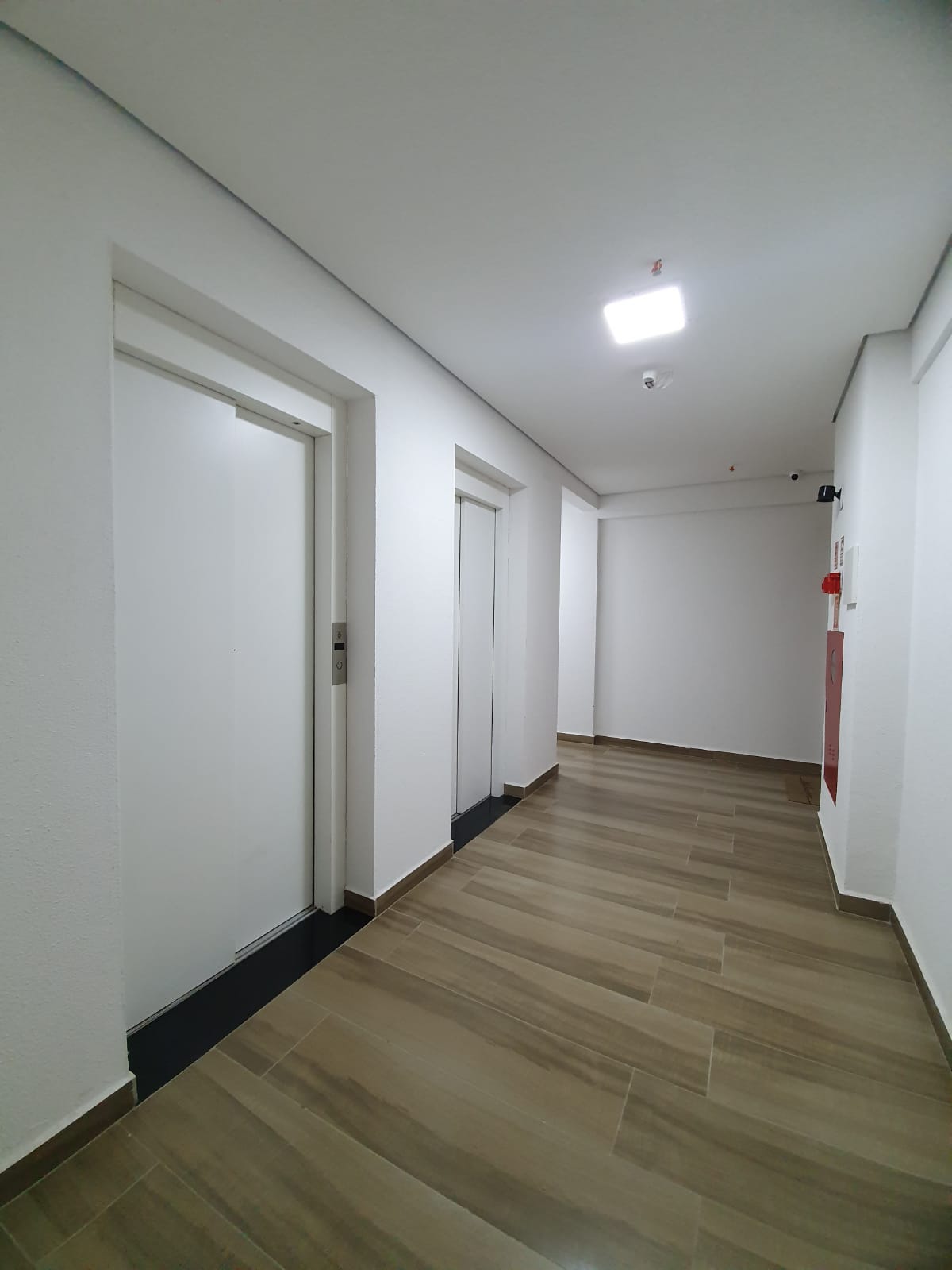 Sala comercial com 1 sala e 1 banheiro, 39m2 a venda ou locação, Jordanopolis - Arujá-SP