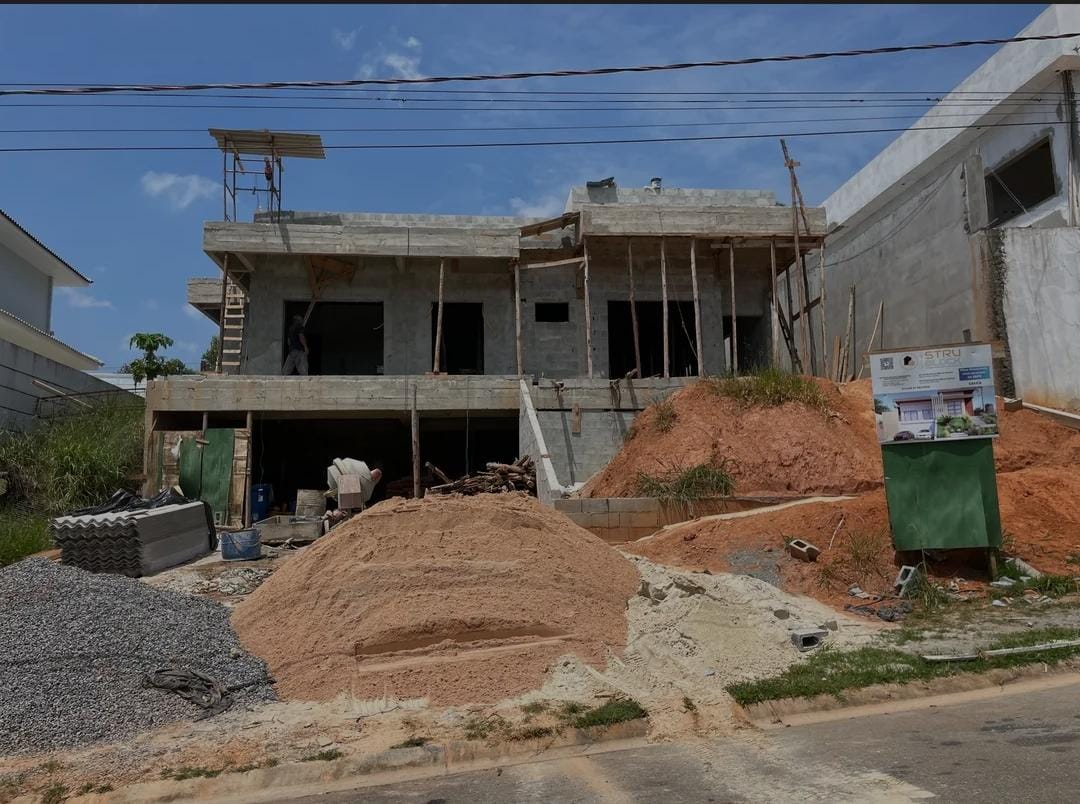 Casa com 4 quartos e 3 banheiros a venda, 258m2 - Ouro Fino - Santa Isabel-SP