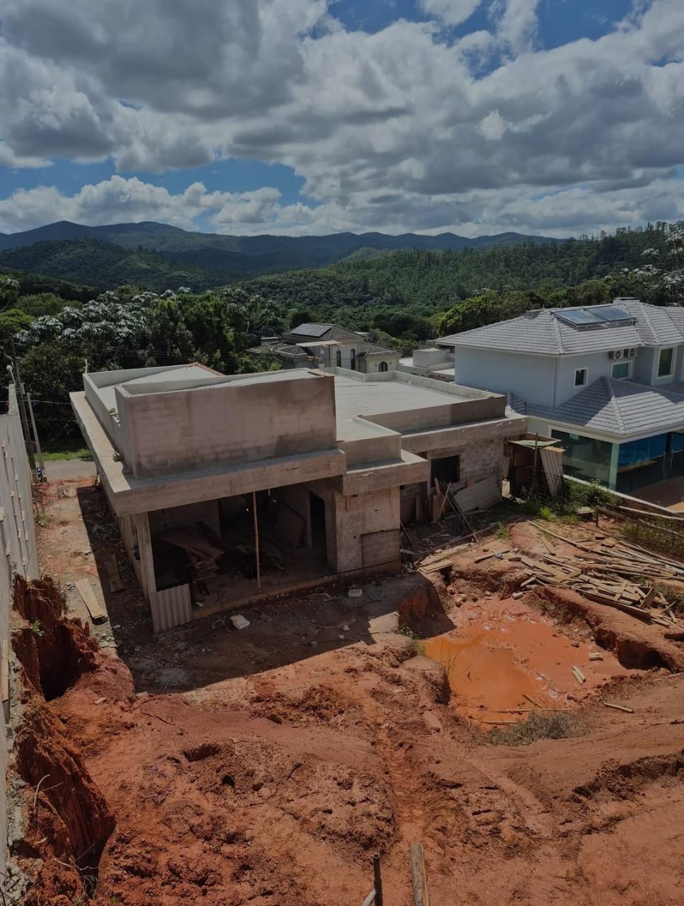 Casa com 4 quartos e 3 banheiros a venda, 258m2 - Ouro Fino - Santa Isabel-SP