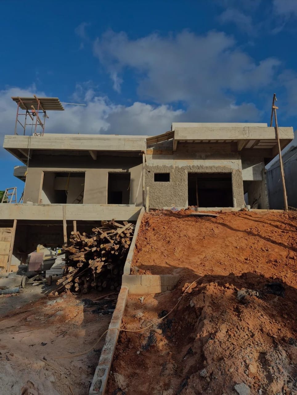 Casa com 4 quartos e 3 banheiros a venda, 258m2 - Ouro Fino - Santa Isabel-SP