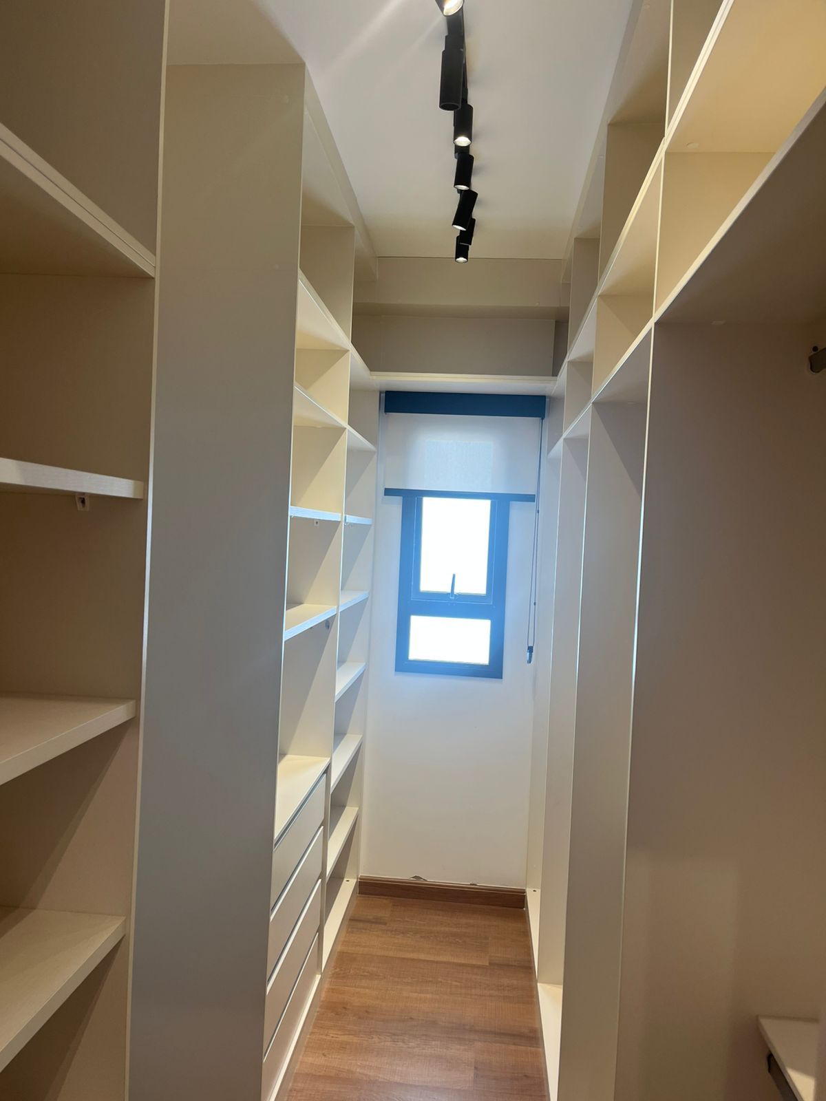 Apartamento com 3 suites e 4 banheiros, para venda ou locação - Caputera - Arujá-SP