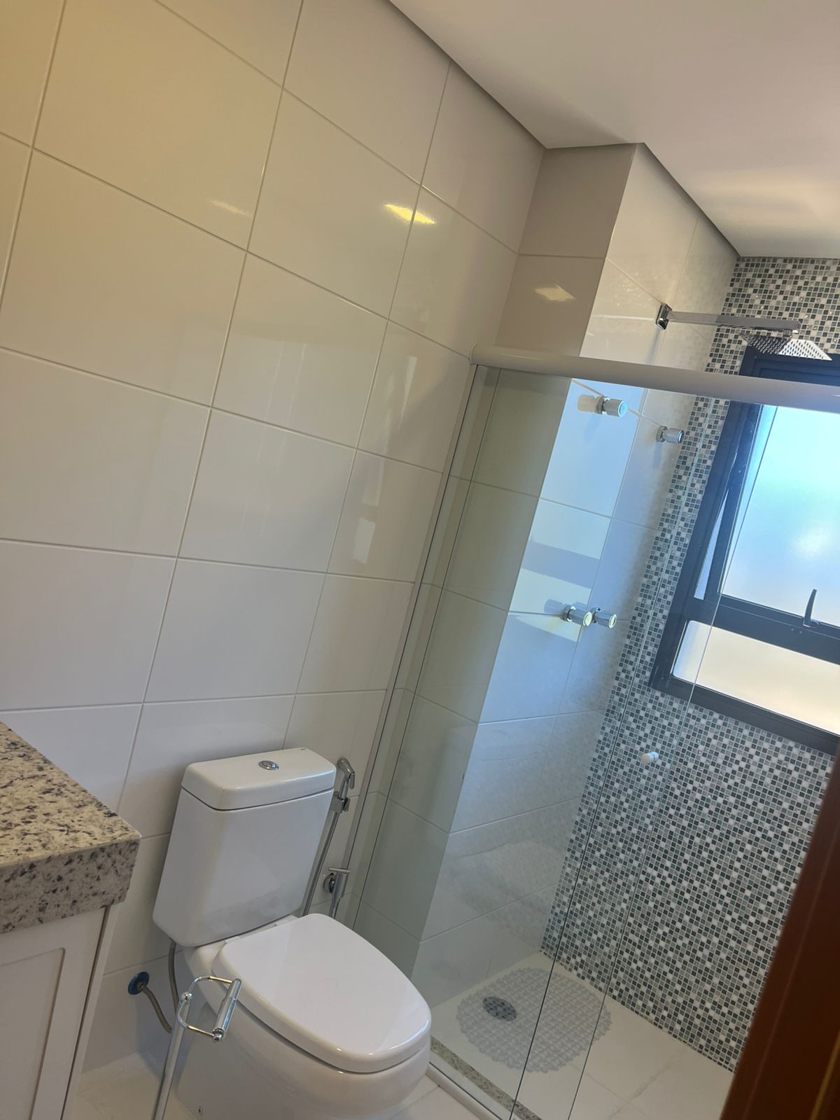 Apartamento com 3 suites e 4 banheiros, para venda ou locação - Caputera - Arujá-SP