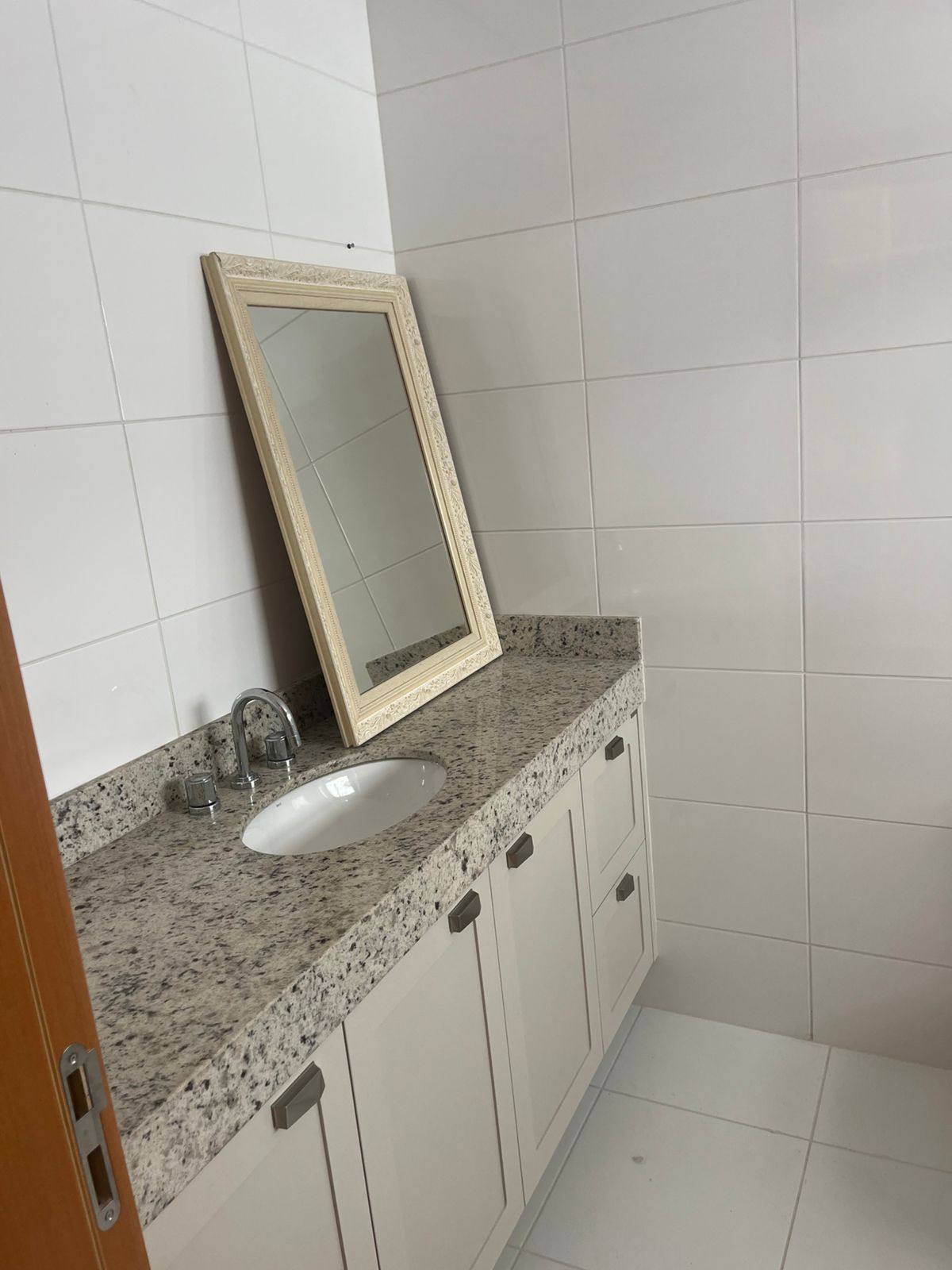 Apartamento com 3 suites e 4 banheiros, para venda ou locação - Caputera - Arujá-SP