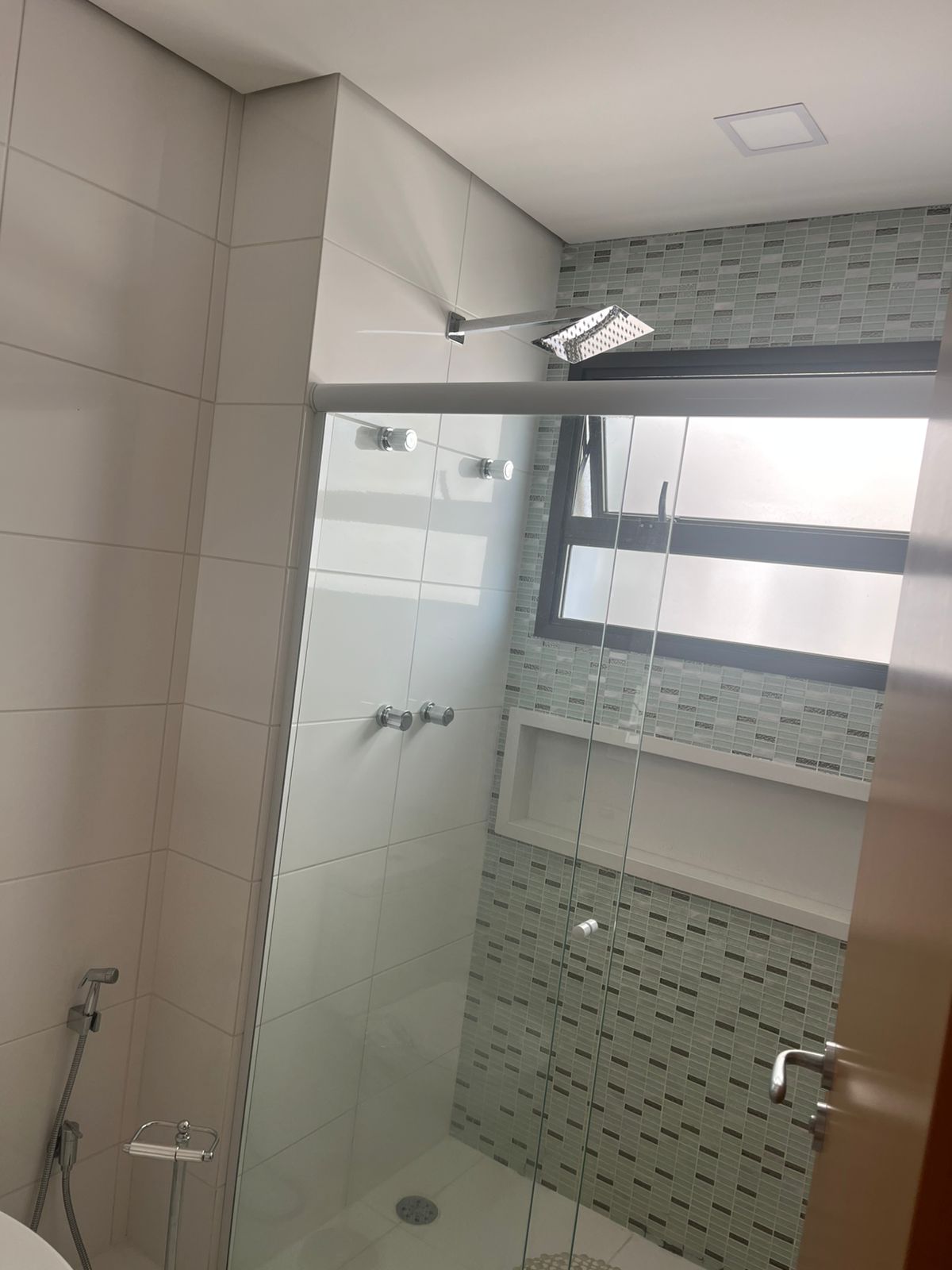 Apartamento com 3 suites e 4 banheiros, para venda ou locação - Caputera - Arujá-SP
