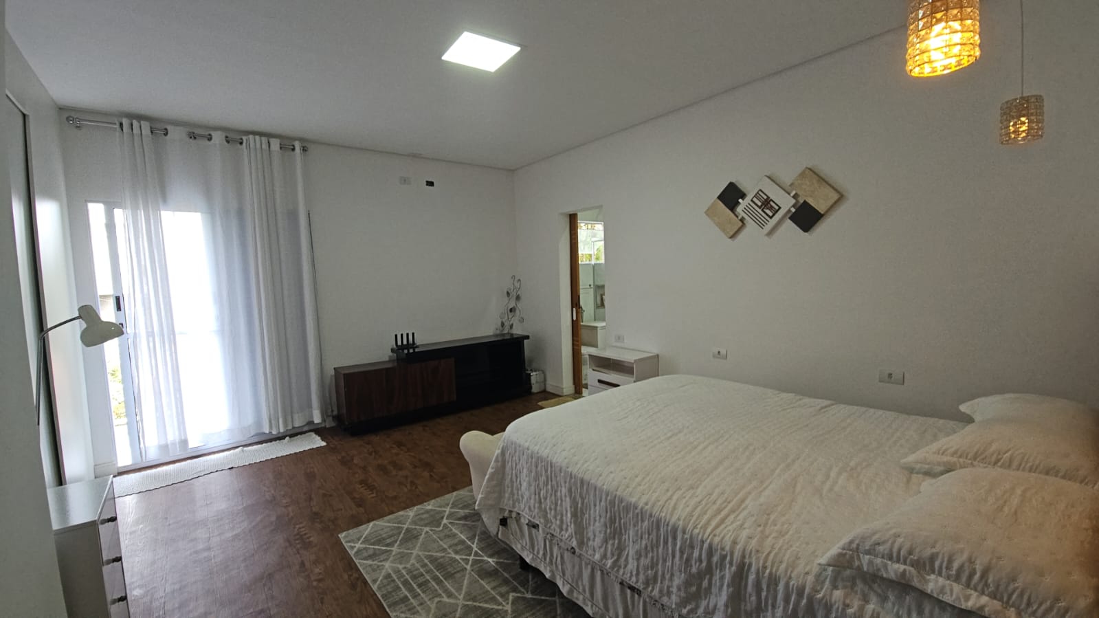 Casa a venda ou locação com 4 quartos e 6 banheiros a venda, 400m2 - Condomínio Hills III em Arujá-SP