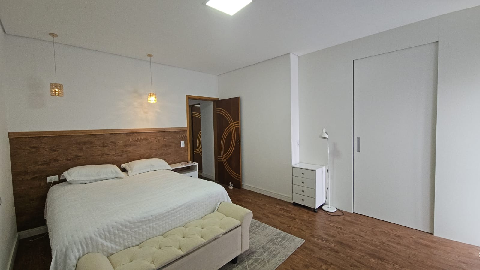 Casa a venda ou locação com 4 quartos e 6 banheiros a venda, 400m2 - Condomínio Hills III em Arujá-SP
