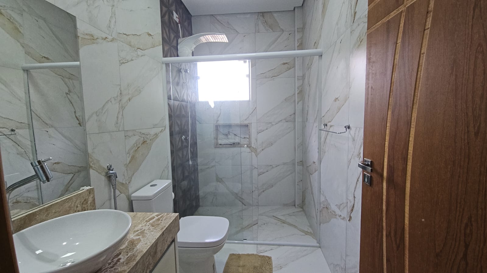 Casa a venda ou locação com 4 quartos e 6 banheiros a venda, 400m2 - Condomínio Hills III em Arujá-SP