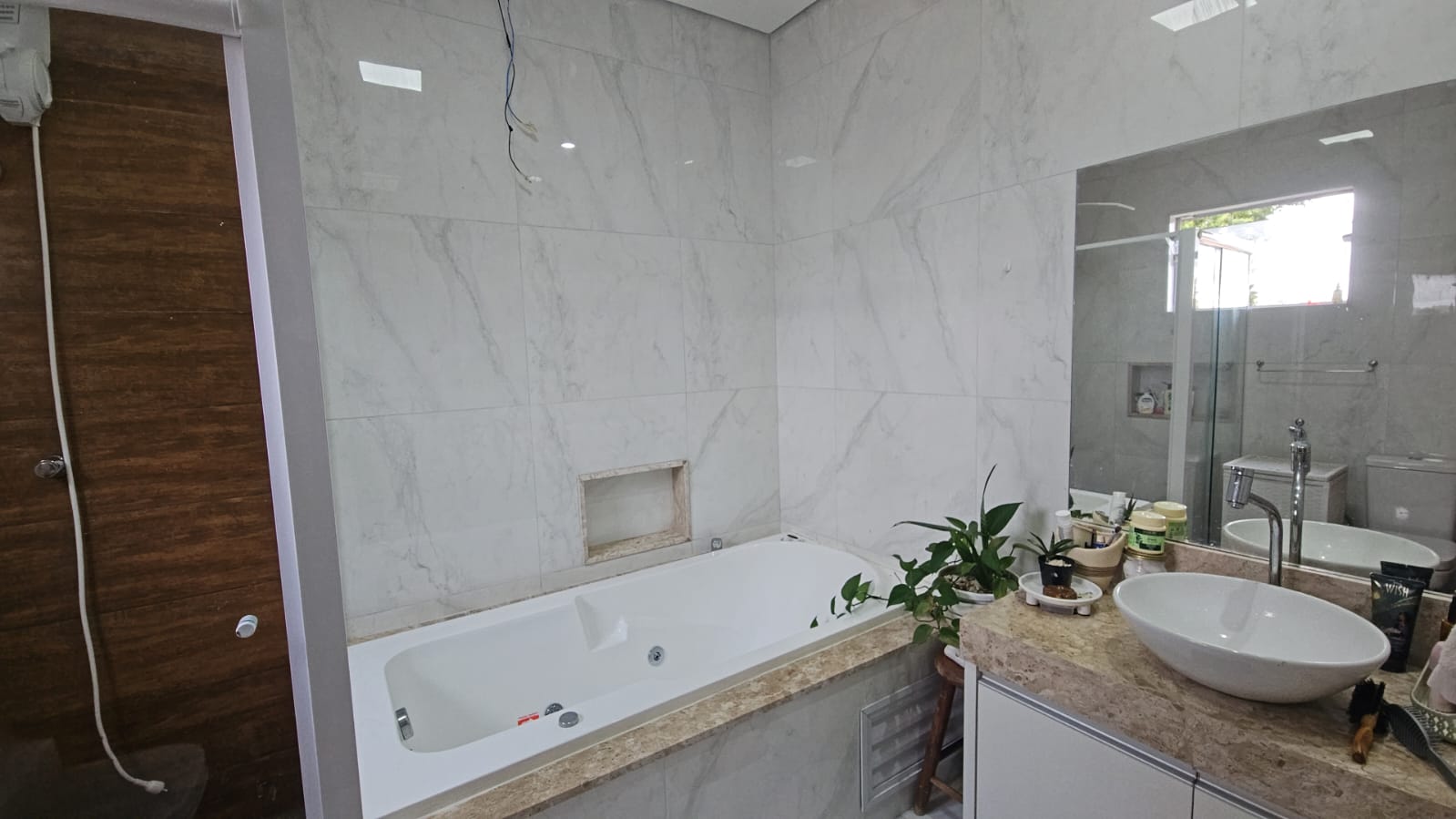 Casa a venda ou locação com 4 quartos e 6 banheiros a venda, 400m2 - Condomínio Hills III em Arujá-SP