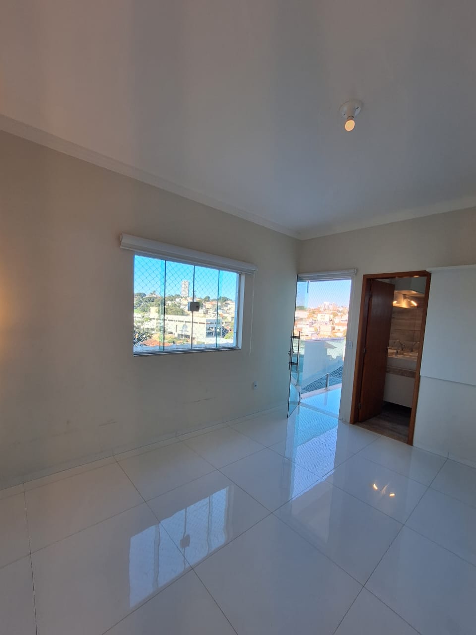Casa com 3 quartos e 2 banheiros, 160m2 - Vila Riman - Arujá-SP