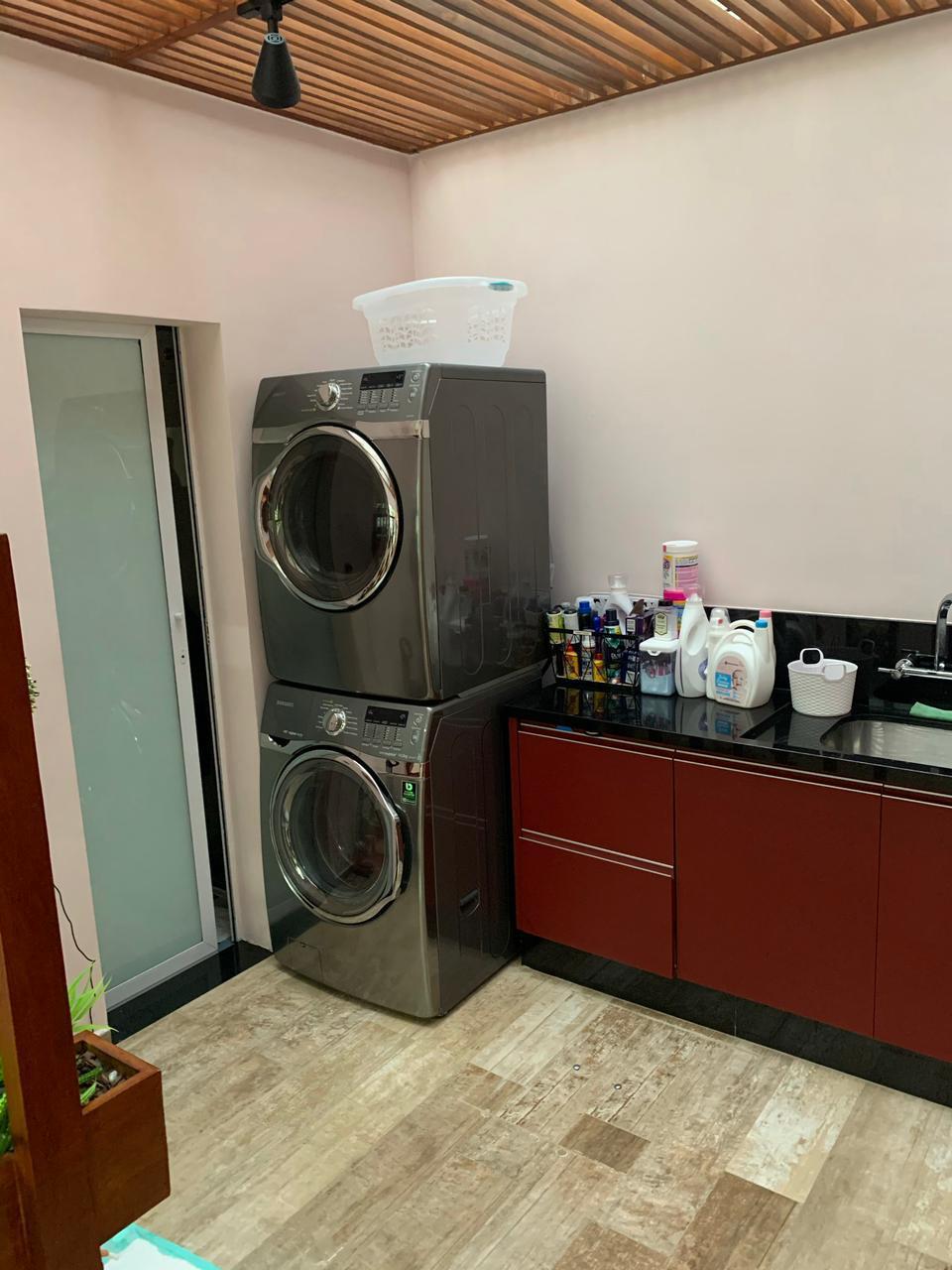 Casa com 2 suites e 3 banheiros a venda,  bairro do Limoeiro 183m2 Arujá-SP
