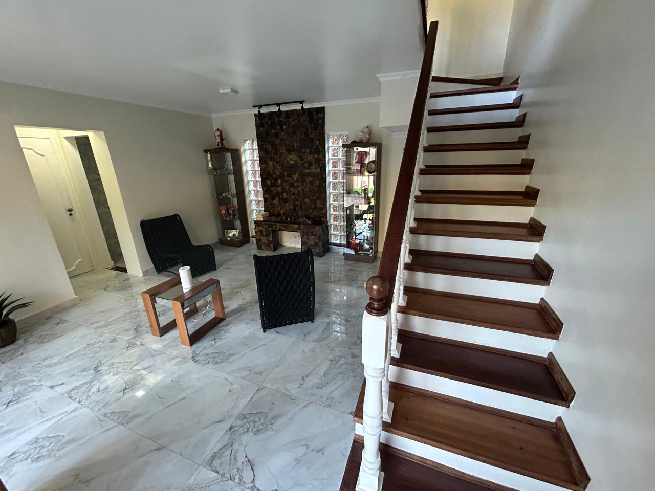 Casa com 5 quartos e 5 banheiros a venda, 550 m²Arujazinho I II e III em Arujá-SP