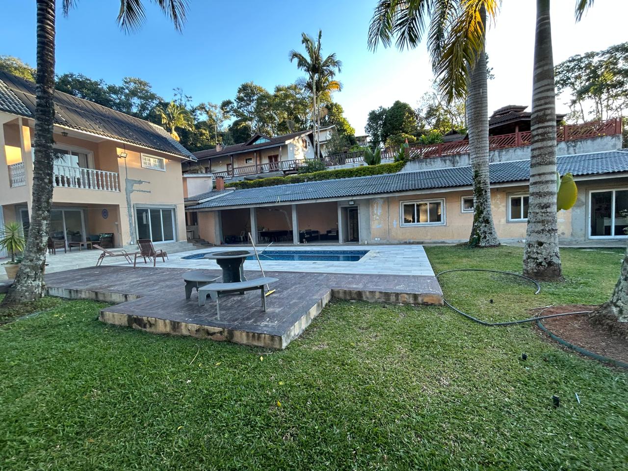 Casa com 5 quartos e 5 banheiros a venda, 550 m²Arujazinho I II e III em Arujá-SP