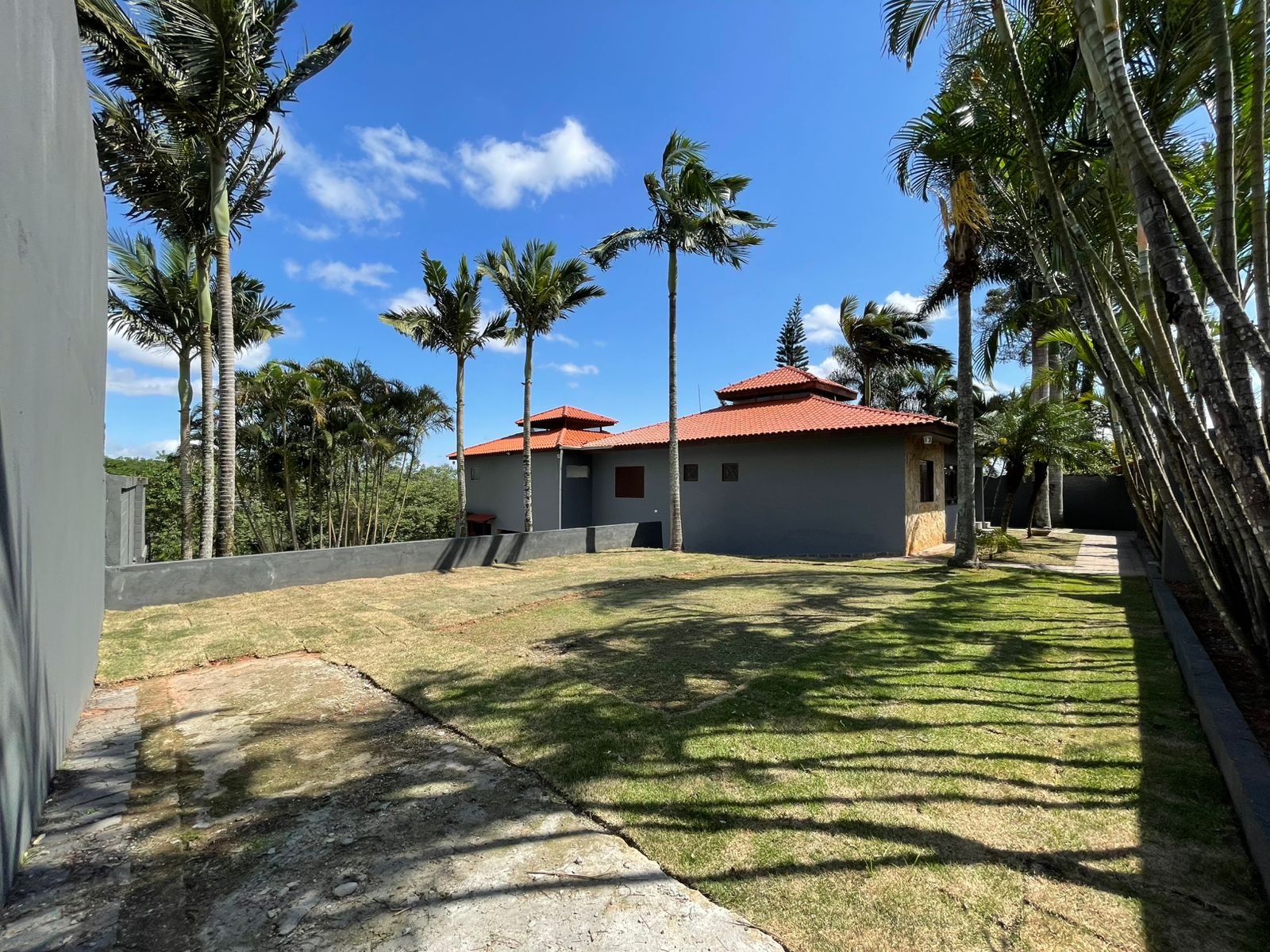Chacara com 3 quartos e 4 banheiros, a venda, 1690m2 Jardim Aruja, Arujá-SP