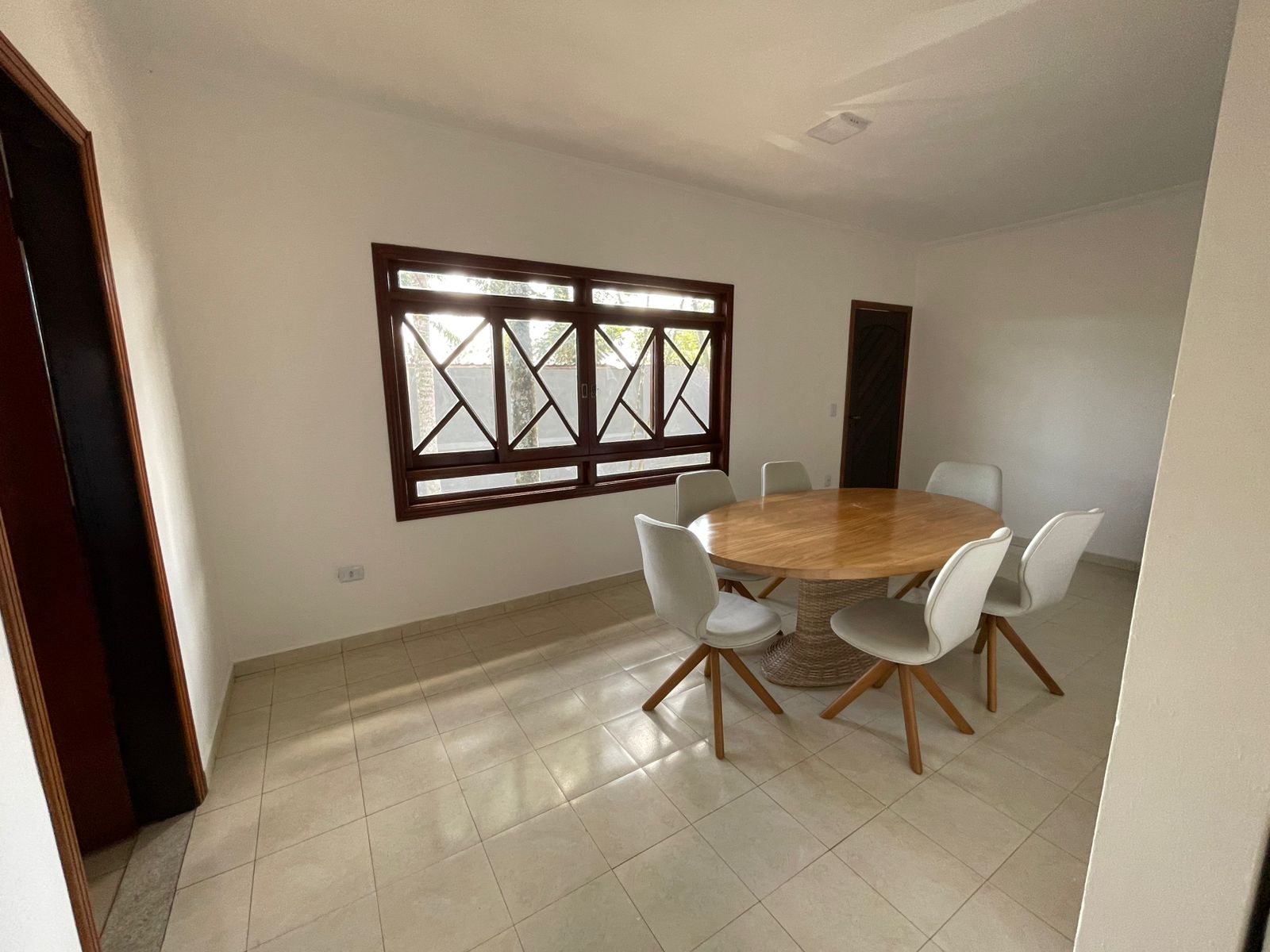 Chacara com 3 quartos e 4 banheiros, a venda, 1690m2 Jardim Aruja, Arujá-SP