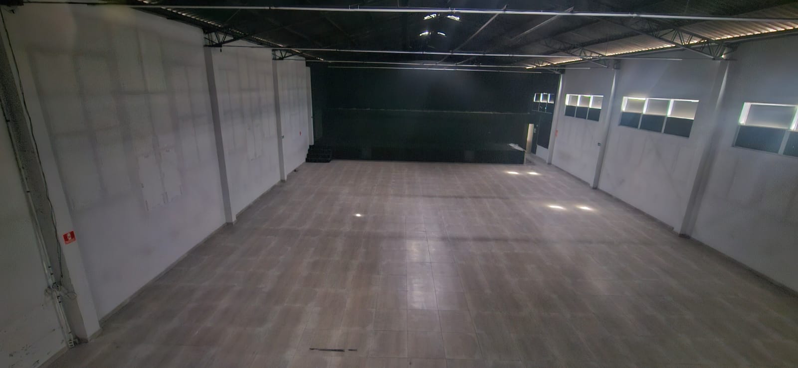Aluga salão em Arujá/SP - Excelente Ponto Comercial