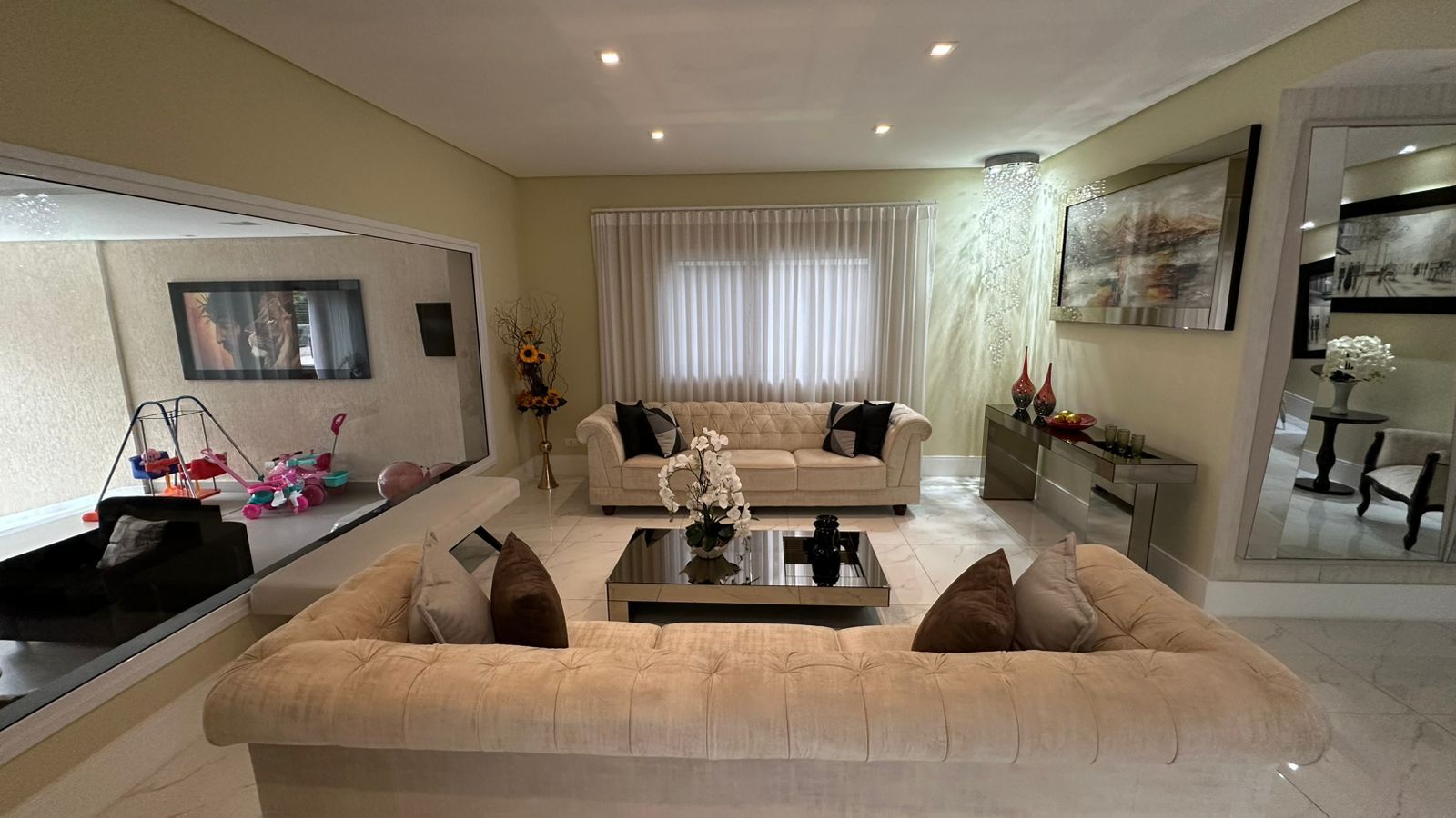 Casa com 4 suites e 6 banheiros a venda, 700m2 - Arujazinho IV - Arujá-SP