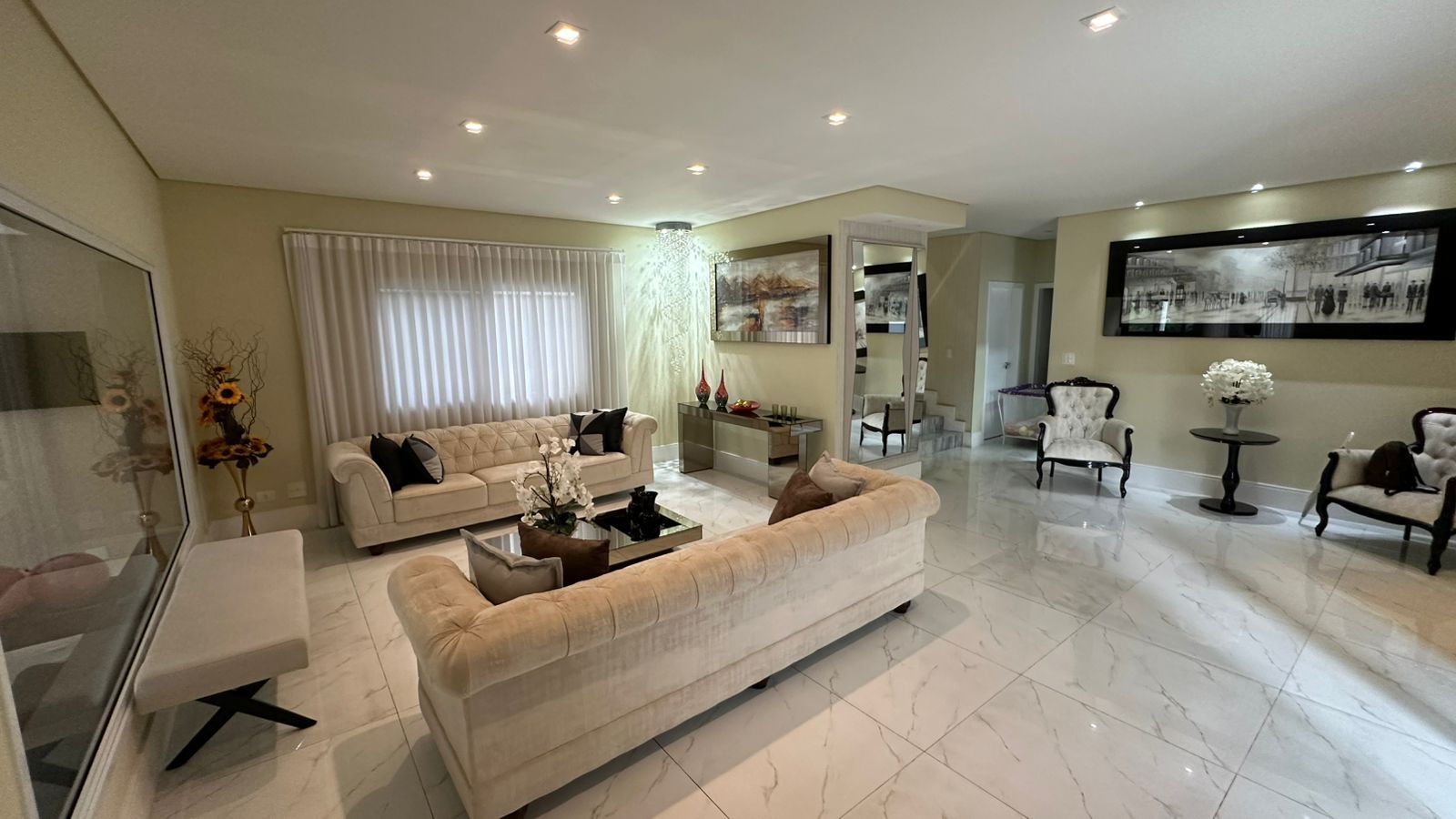 Casa com 4 suites e 6 banheiros a venda, 700m2 - Arujazinho IV - Arujá-SP
