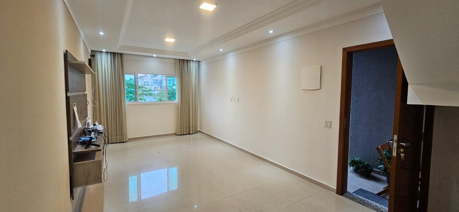 Casa com 3 quartos e 4 banheiros para locação, 150m2 - Parque noss Senhora do Carmos - Arujá-SP