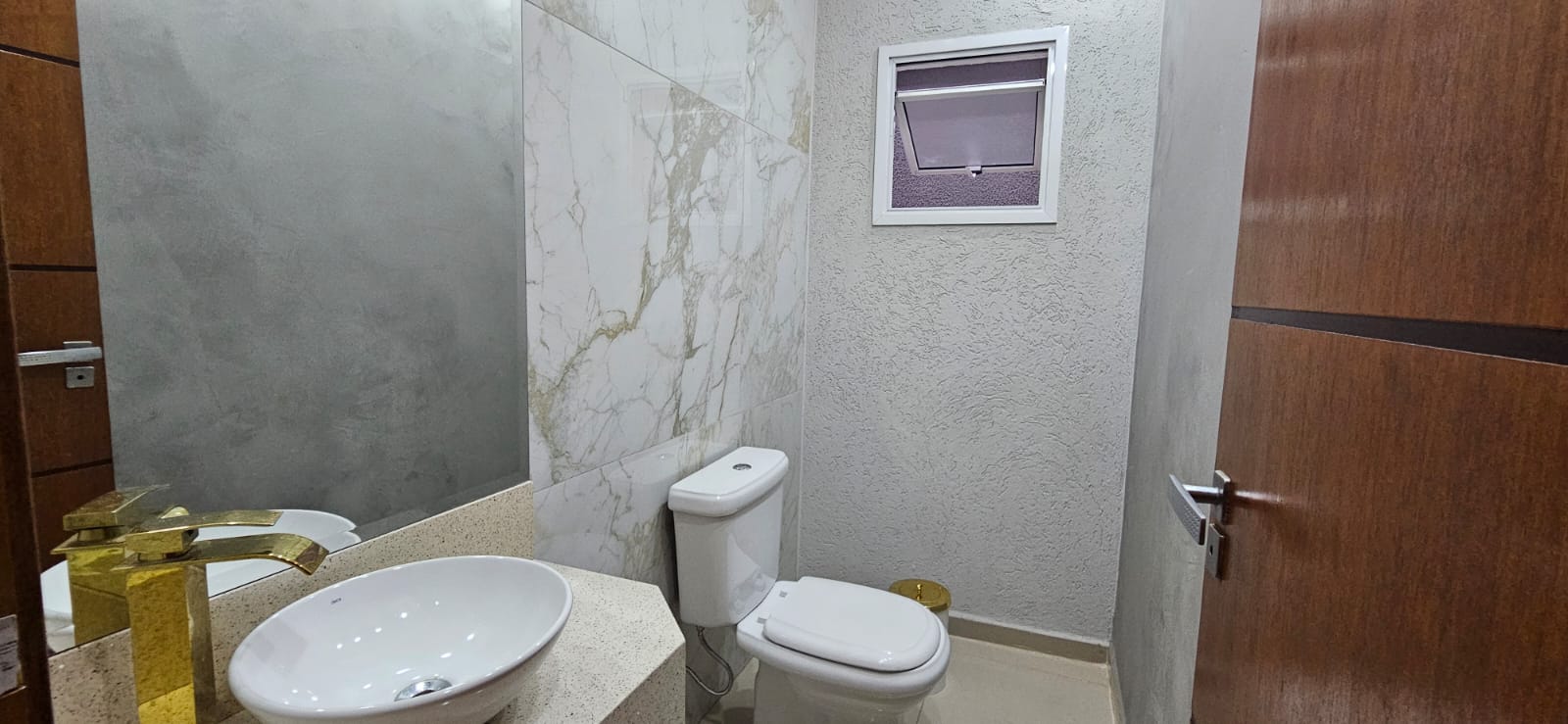 Casa com 3 quartos e 4 banheiros para locação, 150m2 - Parque noss Senhora do Carmos - Arujá-SP