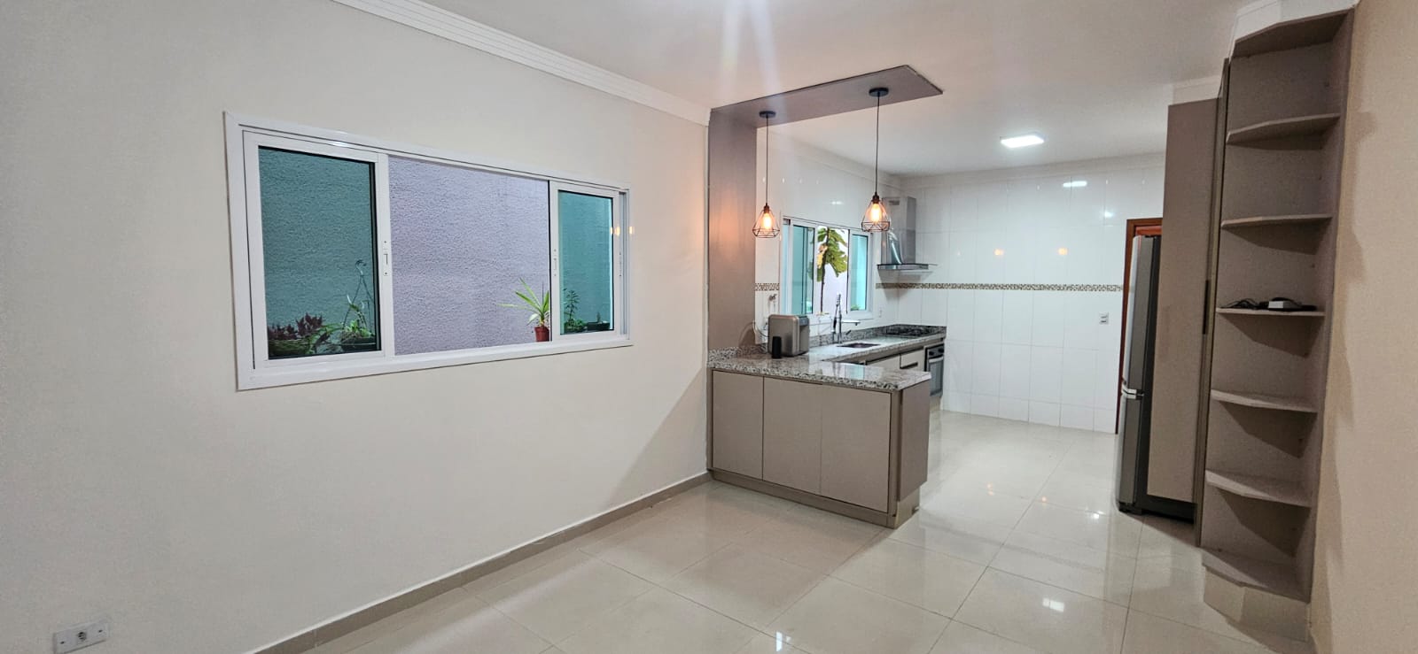 Casa com 3 quartos e 4 banheiros para locação, 150m2 - Parque noss Senhora do Carmos - Arujá-SP